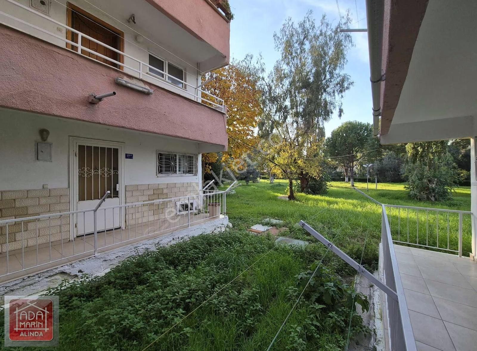 Davutlar Sahil Sitelerinde Denize 300m - 2+1 Bakımlı Bahçe Katı!