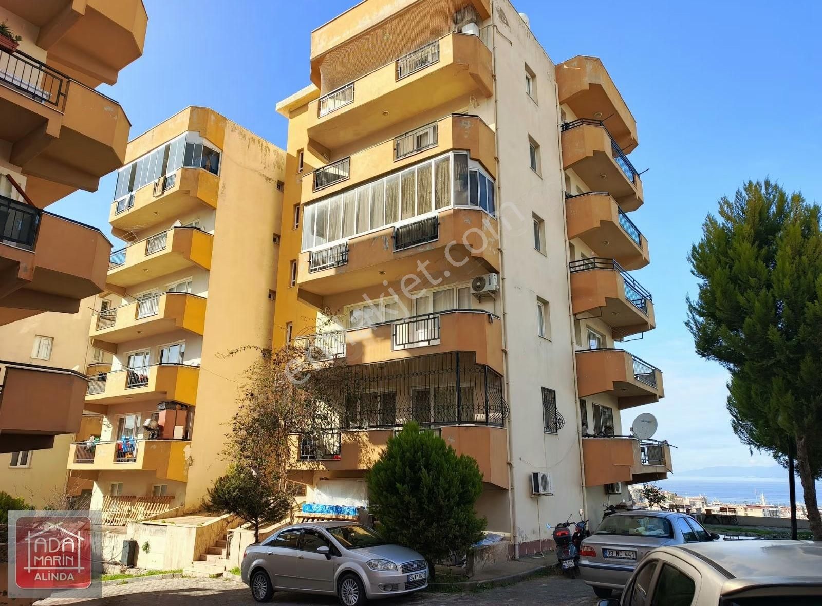 2+1 Deniz Manzaralı Bahçeli Satılık Daire