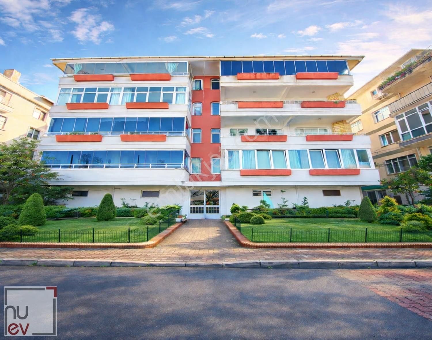 Deniz Manzarasıyla Öne Çıkan Ferah 3+1 Yaşam Alanı-nuev