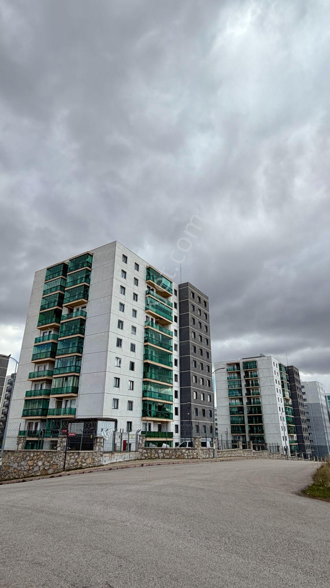 Sahibinden Site İçinde Genç Binada 2+1 Yapılı Daire - Görsel 2