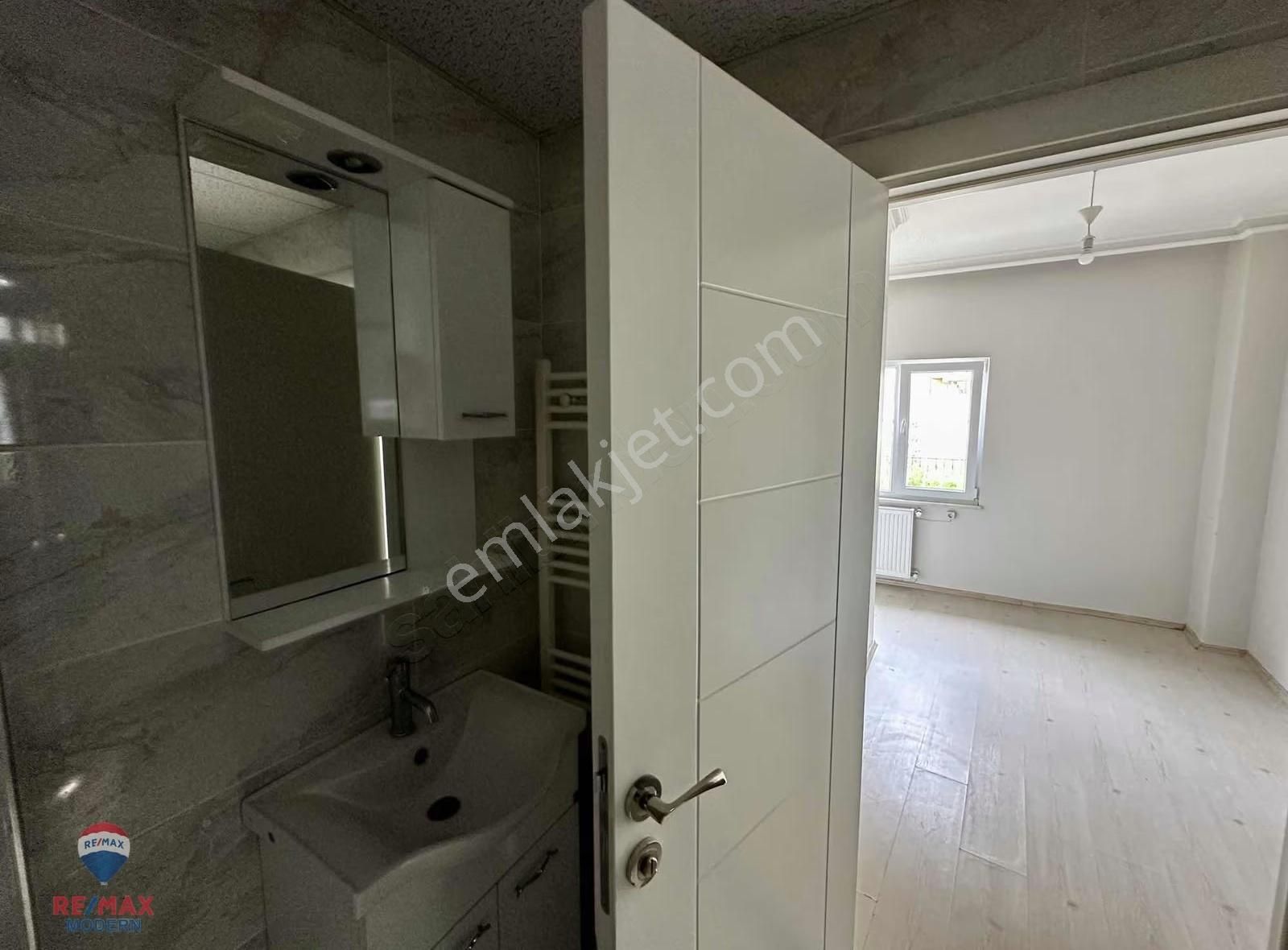 Atakentte Rayrının Altında Satılık 1+1 - Görsel 19