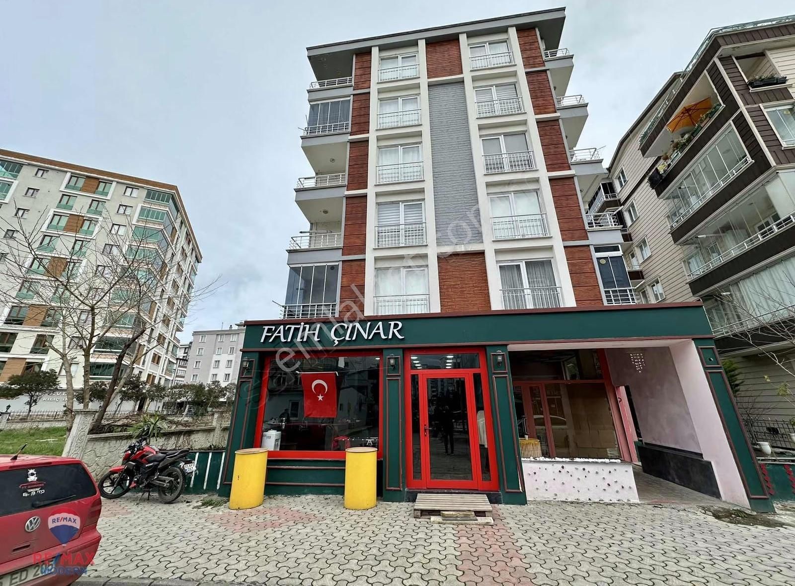 Atakentte Rayrının Altında Satılık 1+1