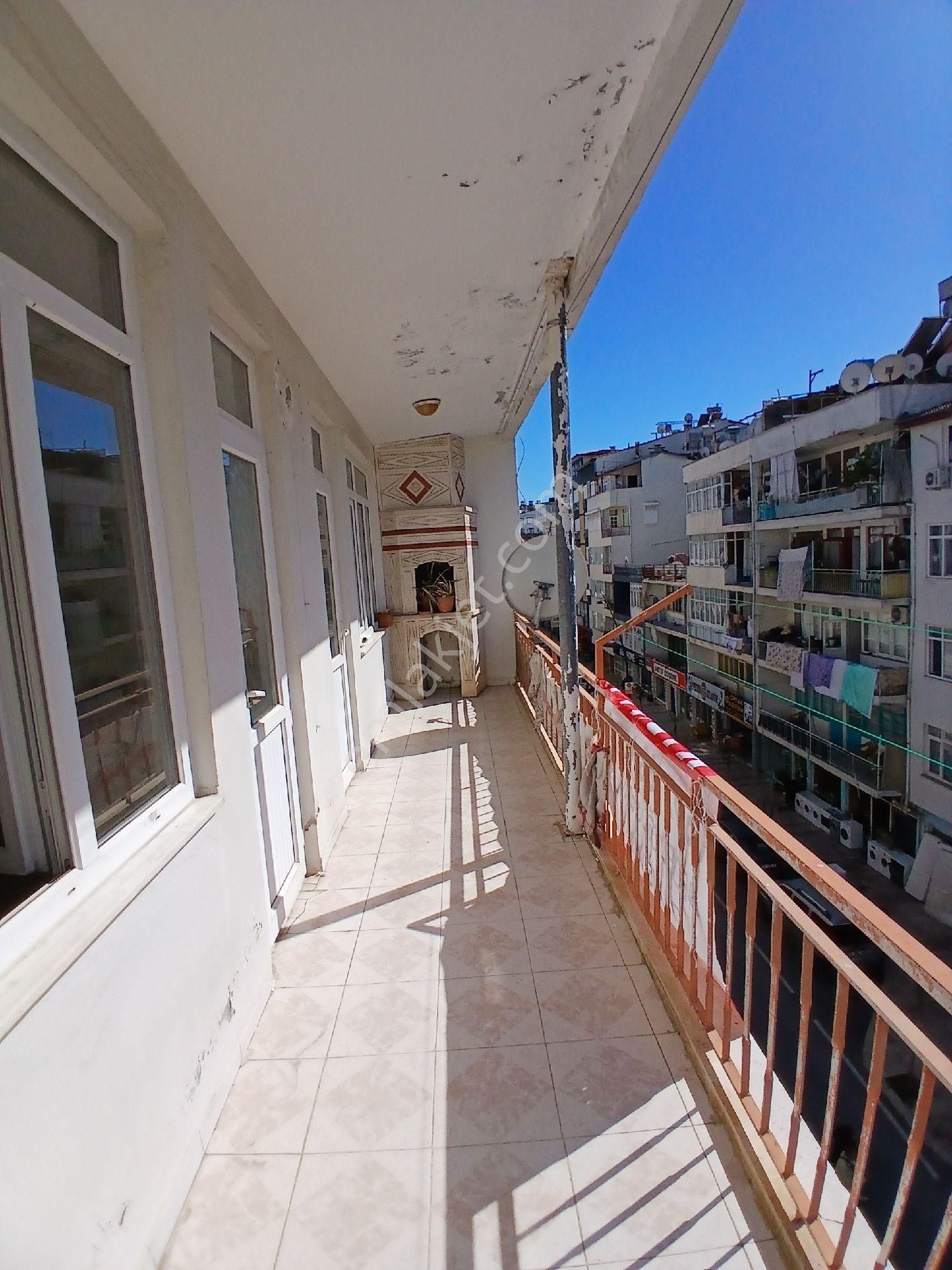 Çarşı Merkezde Pt.pazarına Nehire Yakın 4+1 Geniş Daire - Görsel 35