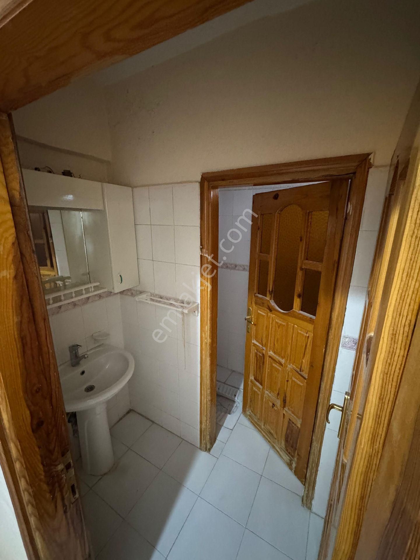 Çarşı Merkezde Pt.pazarına Nehire Yakın 4+1 Geniş Daire - Görsel 3