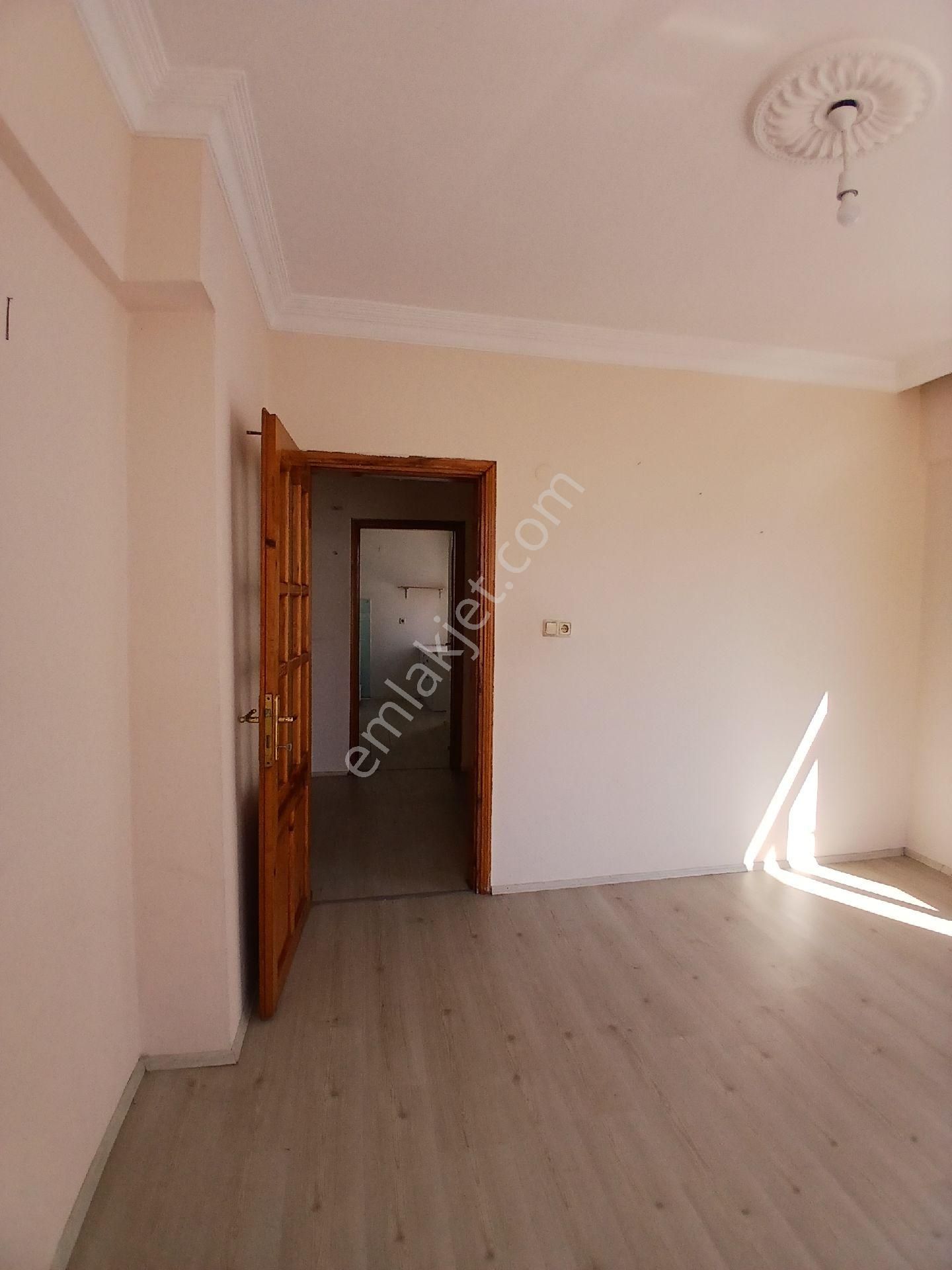 Çarşı Merkezde Pt.pazarına Nehire Yakın 4+1 Geniş Daire - Görsel 33