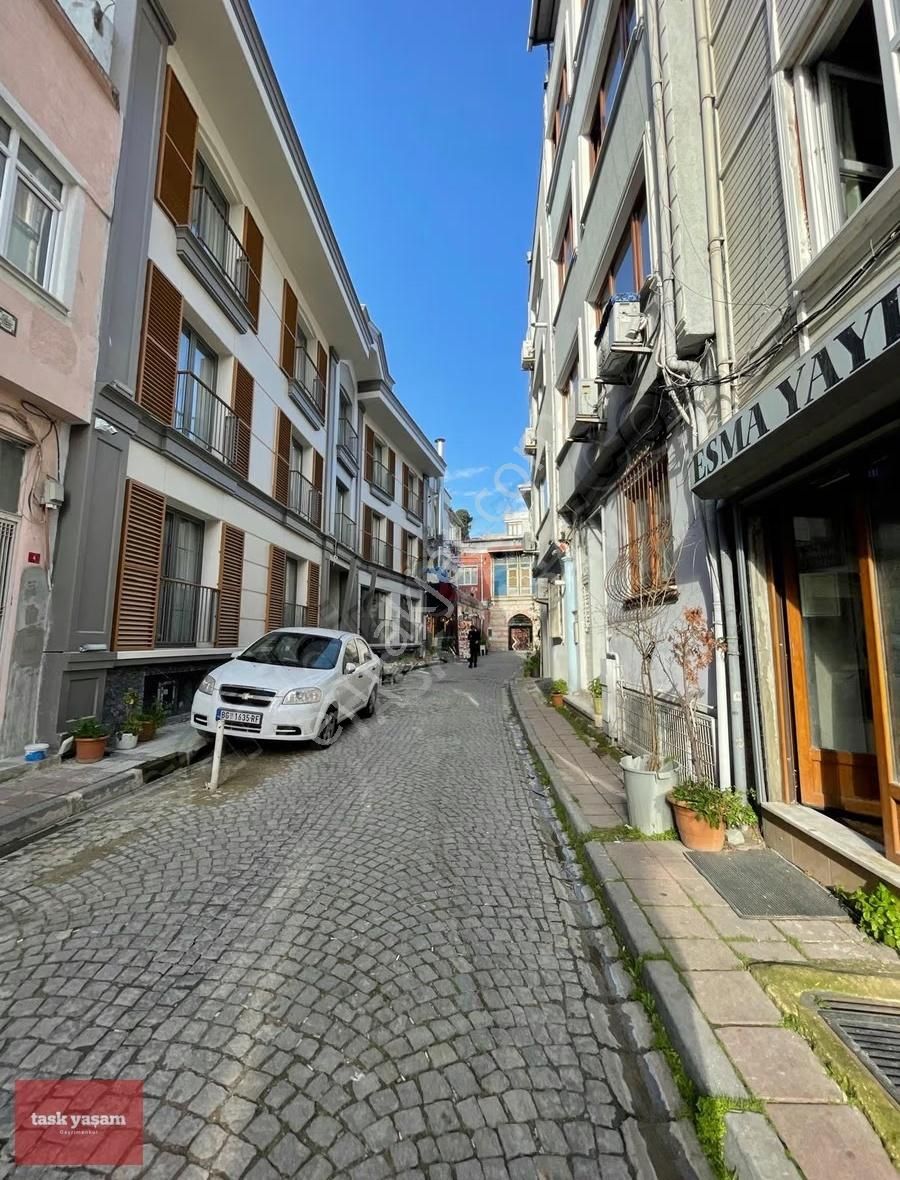 Fatih Küçükayasofya Mahallesi'nde Tarihi 4 Katlı Satılık Bina - Görsel 24