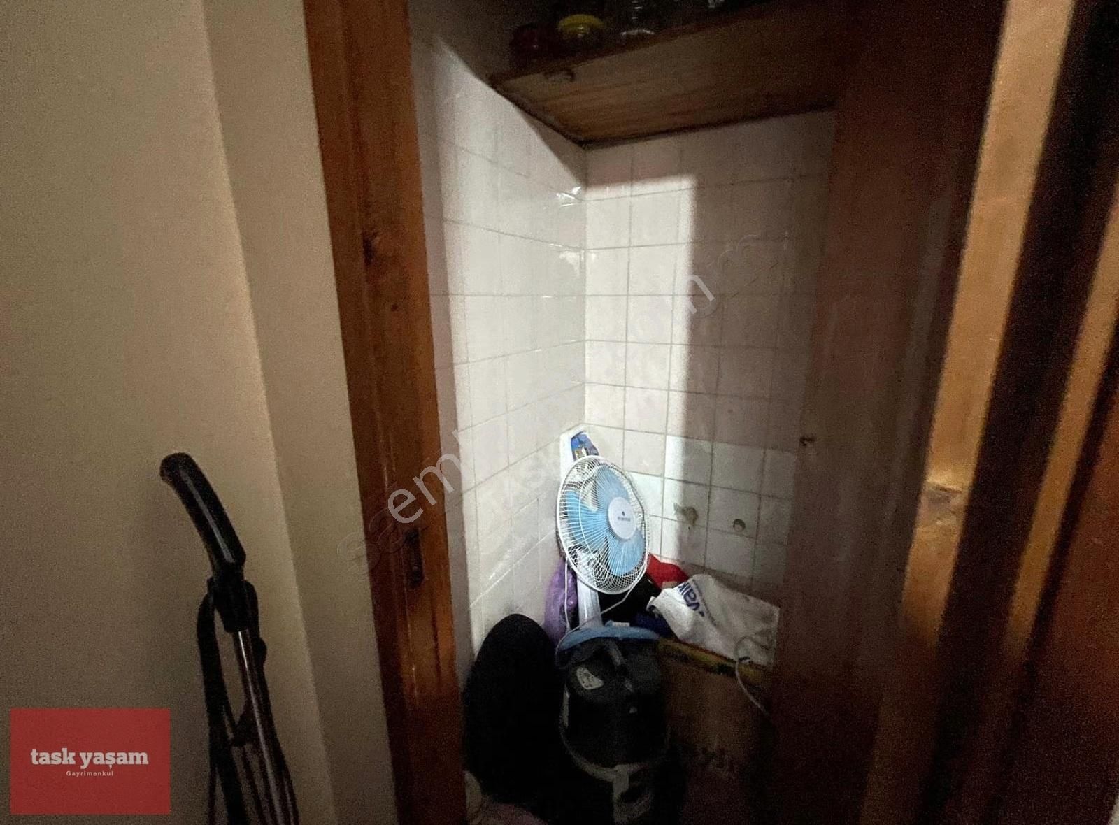 Fatih Küçükayasofya Mahallesi'nde Tarihi 4 Katlı Satılık Bina - Görsel 2