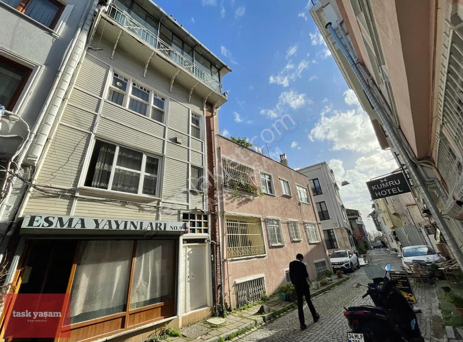 Fatih Küçükayasofya Mahallesi'nde Tarihi 4 Katlı Satılık Bina - Görsel 9