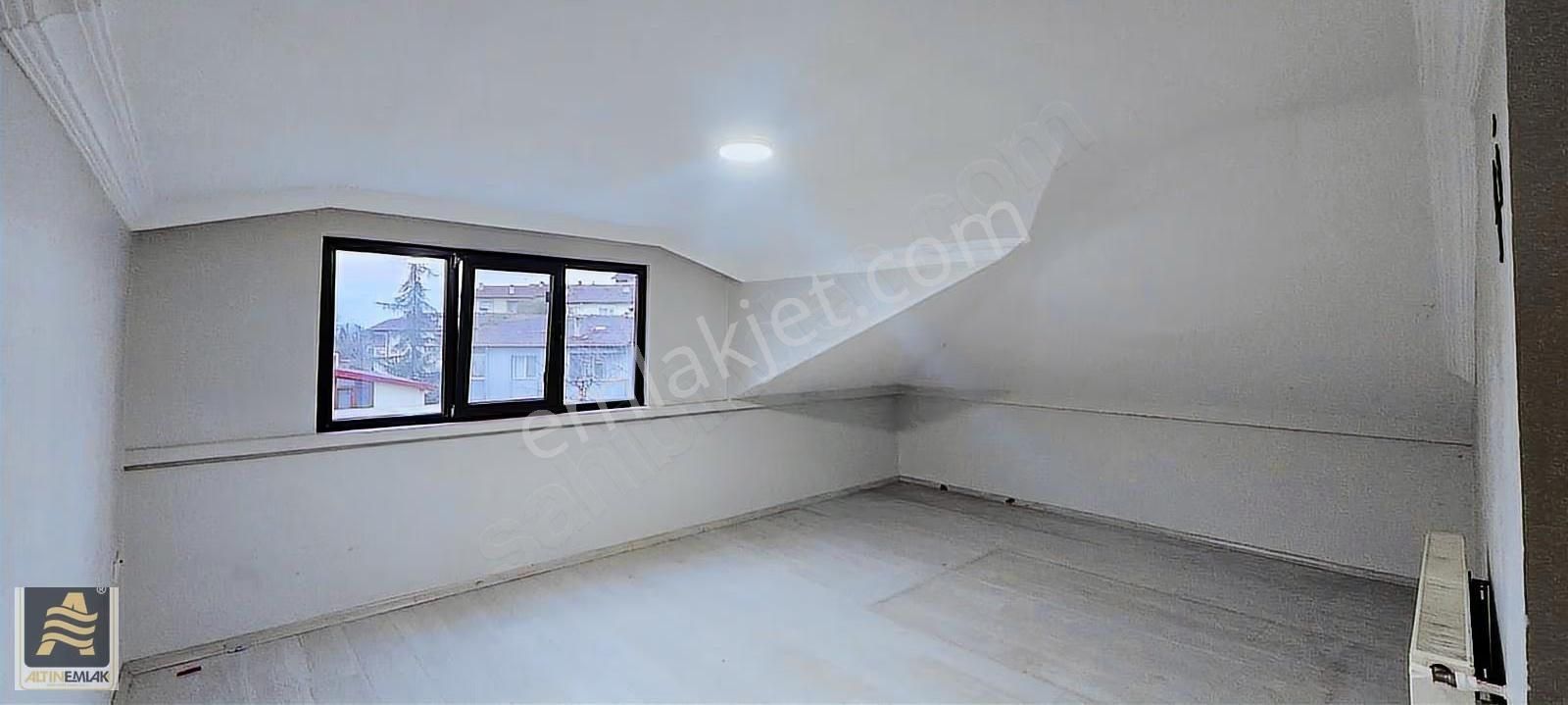 Serdivan Beşköprüde Kiralık 3+1 Çatı Katı Daire - Görsel 4