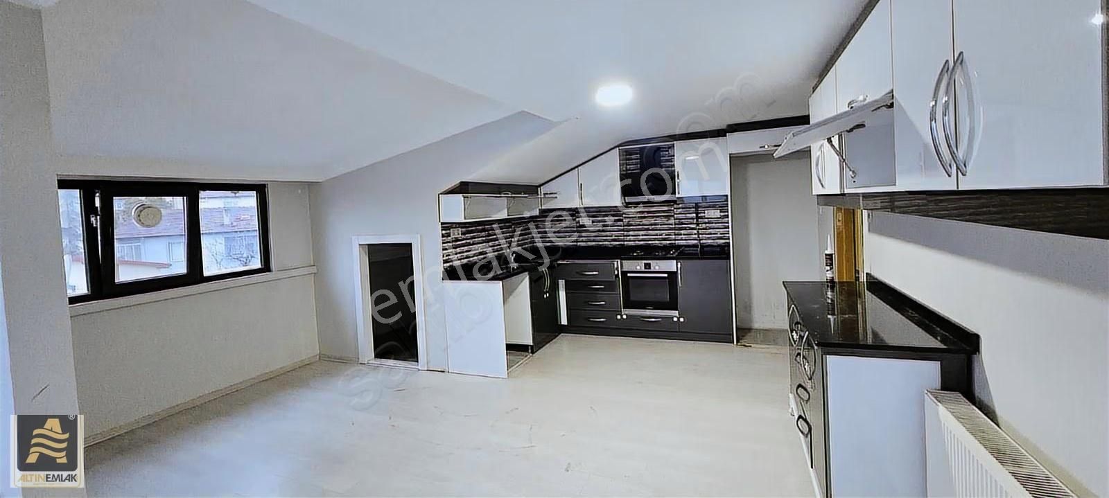 Serdivan Beşköprüde Kiralık 3+1 Çatı Katı Daire - Görsel 2