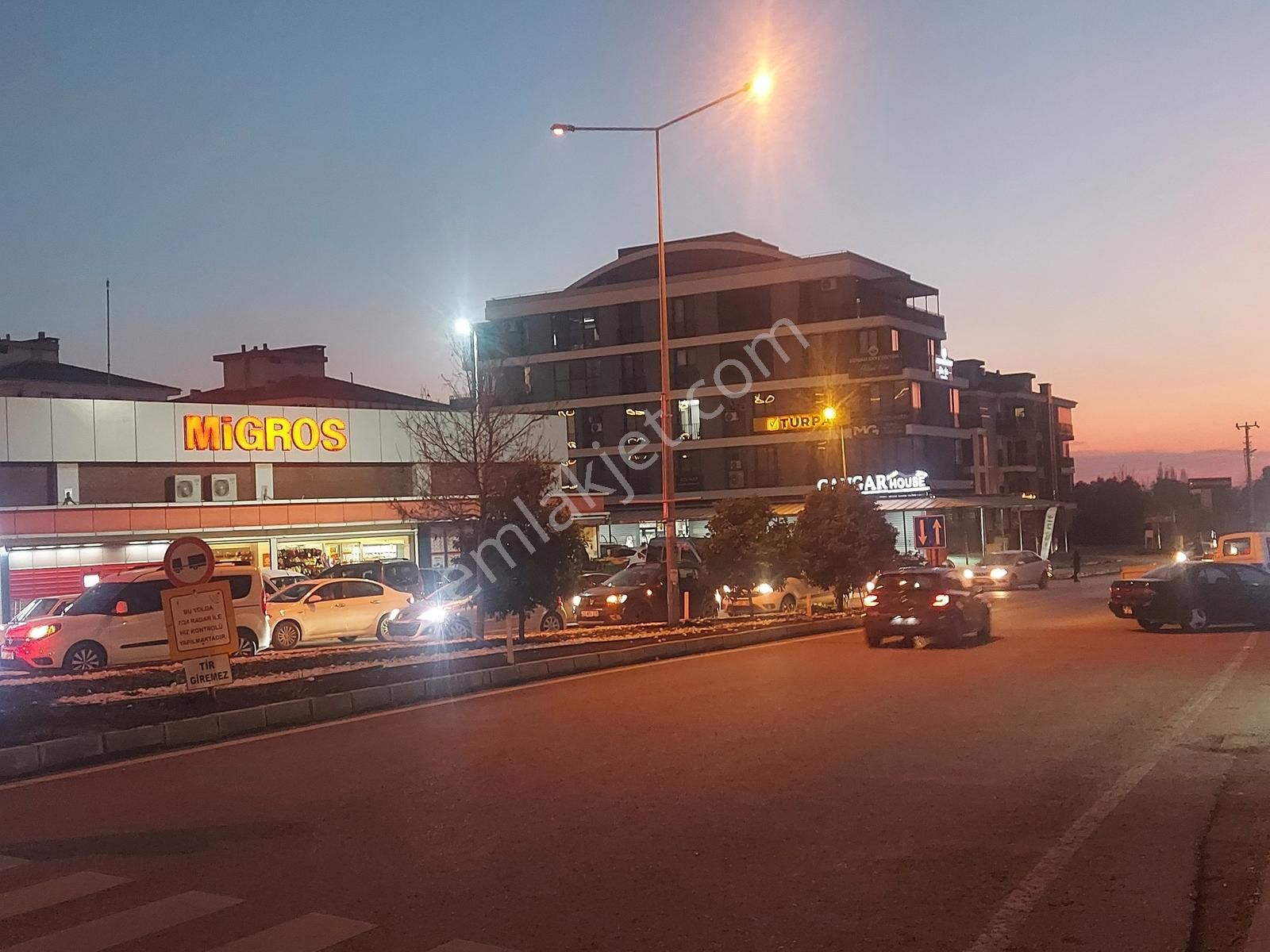 Seferihisar Camikebir Dört Yolda Eşyalı Kiralık 1+1 Daire !!! - Görsel 15