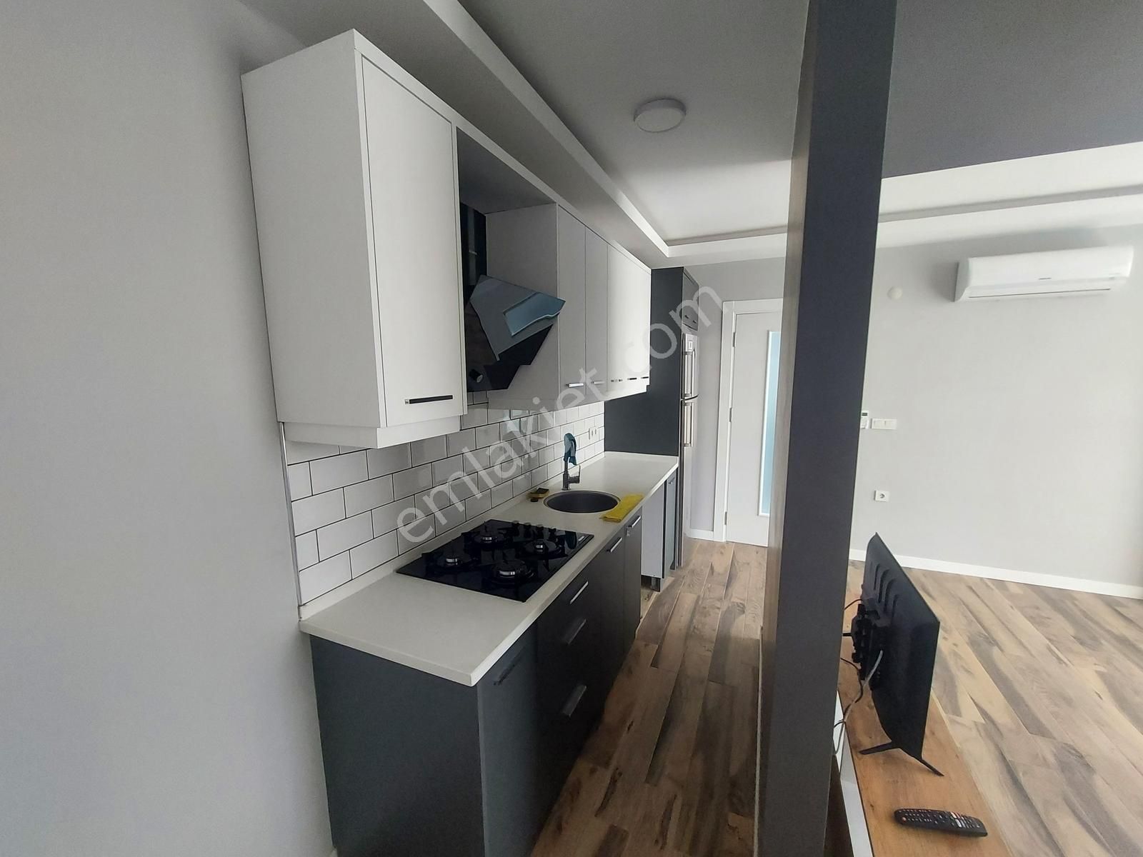 Seferihisar Camikebir Dört Yolda Eşyalı Kiralık 1+1 Daire !!! - Görsel 9