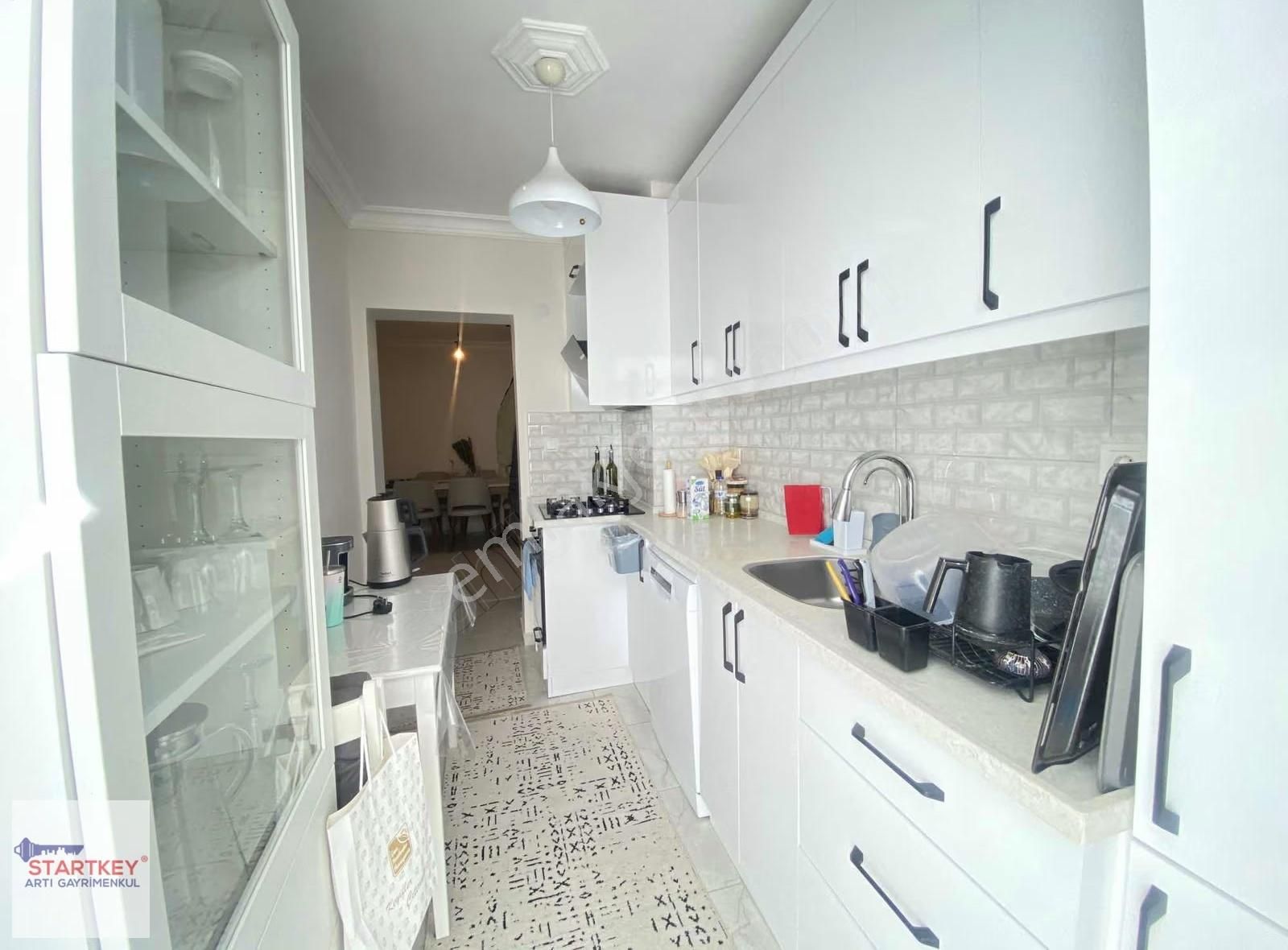 Karşıyaka Bahcelievlerde Tadilatlı 2+1 Kiralık Daire - Görsel 3