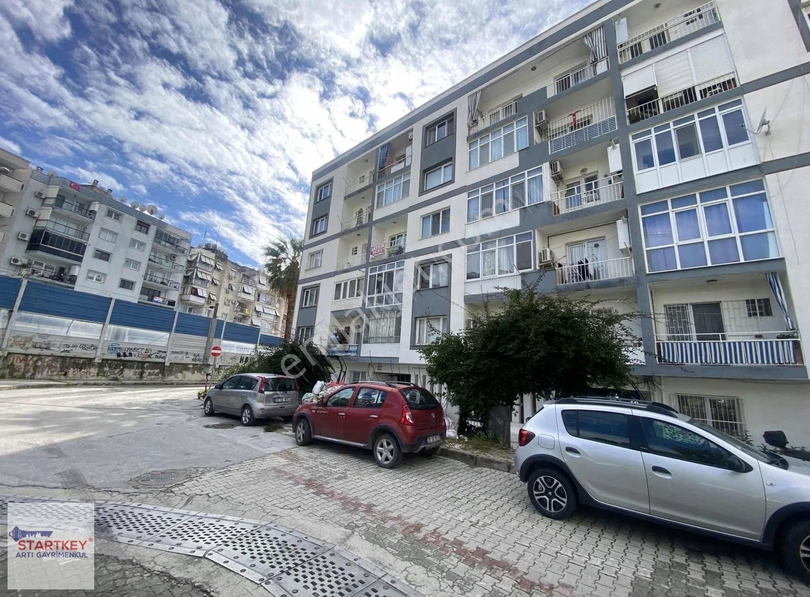 Karşıyaka Bahcelievlerde Tadilatlı 2+1 Kiralık Daire - Görsel 22