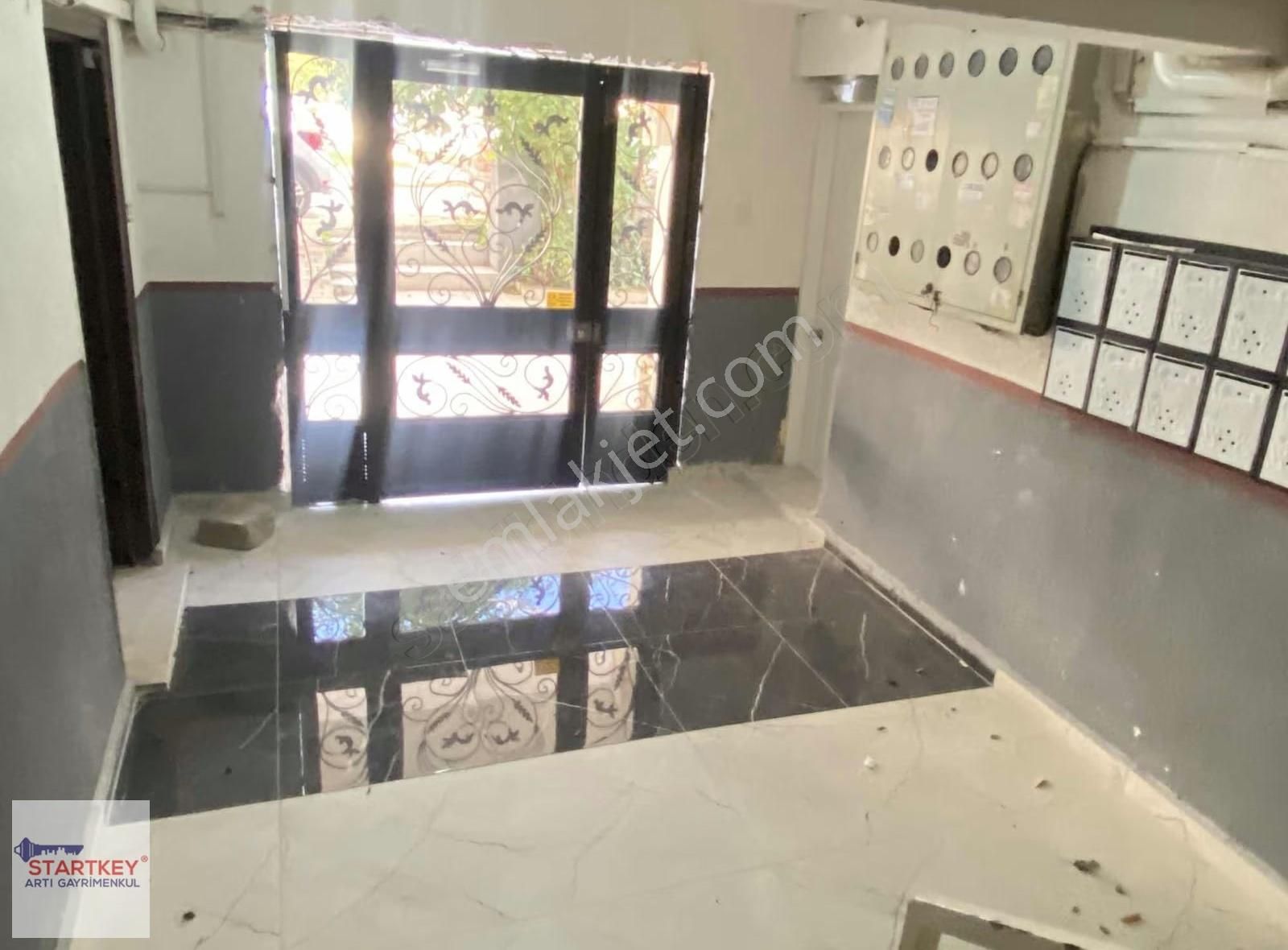 Karşıyaka Bahcelievlerde Tadilatlı 2+1 Kiralık Daire - Görsel 28