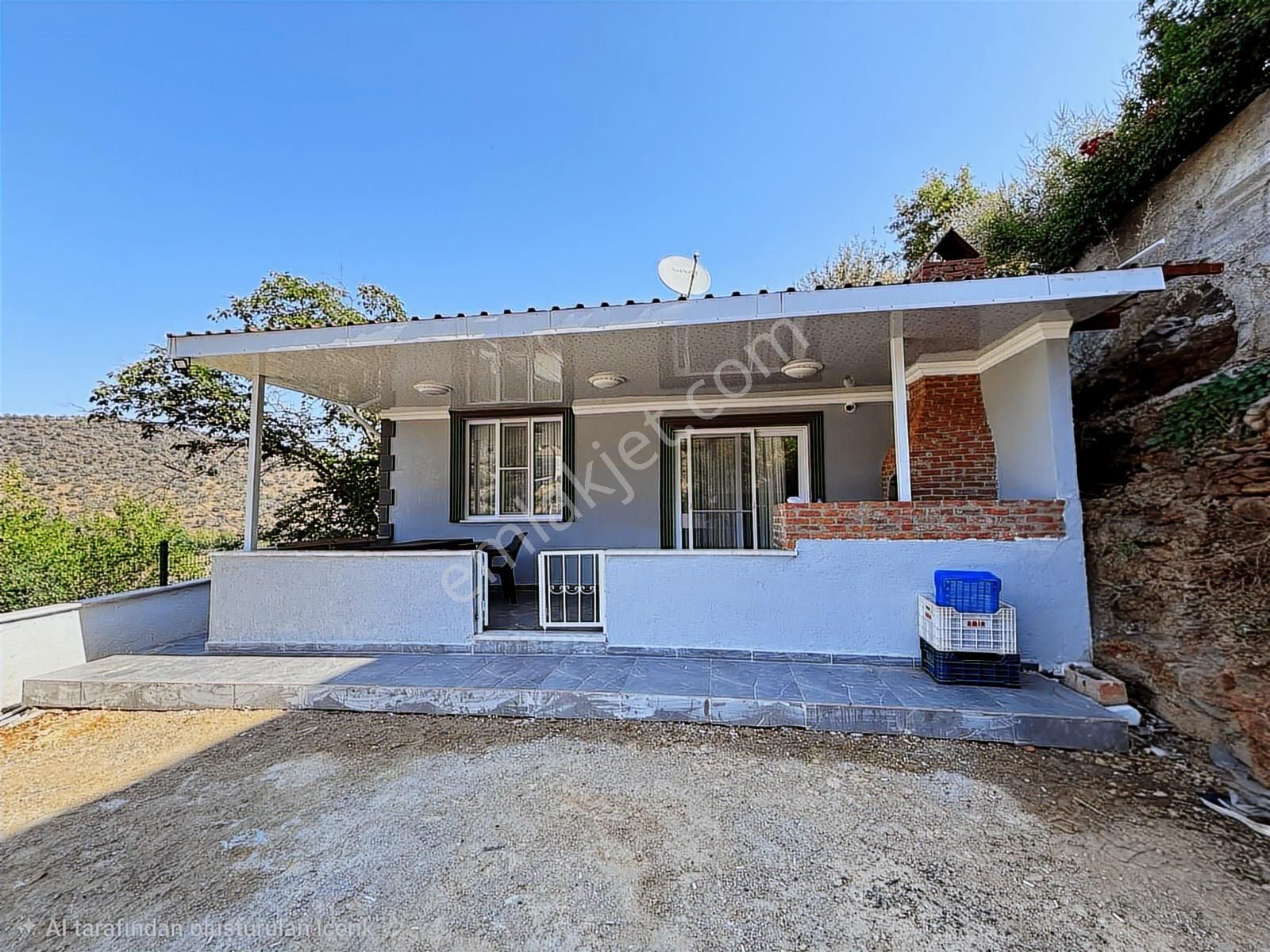 Söke Sayrakçı Köyünde Satılık Bahçeli Köy Evi