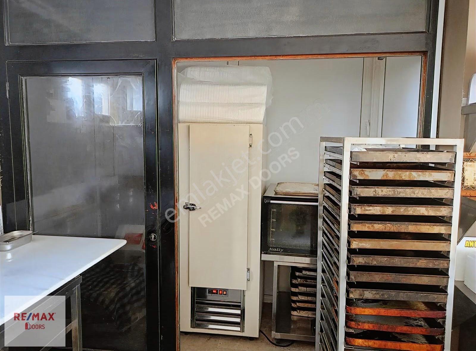 Kepez Kanal Mah. 12 Yıllık Yüksek Cirolu Tost Ve Börek Evi - Görsel 10