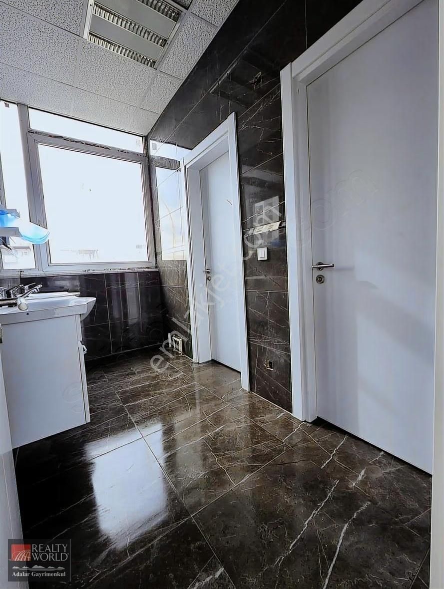 Yüksek Tabela Değeri Sunan Maltepe E-5 Cepheli 300 M2 Kat Ofisi - Görsel 3