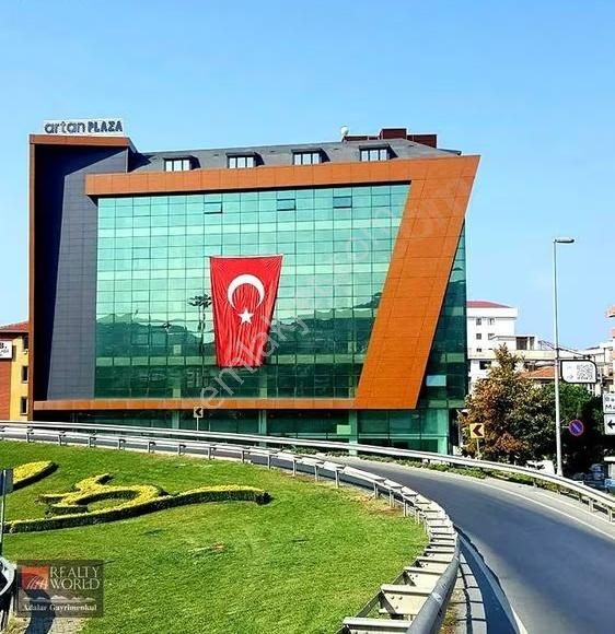 Yüksek Tabela Değeri Sunan Maltepe E-5 Cepheli 300 M2 Kat Ofisi