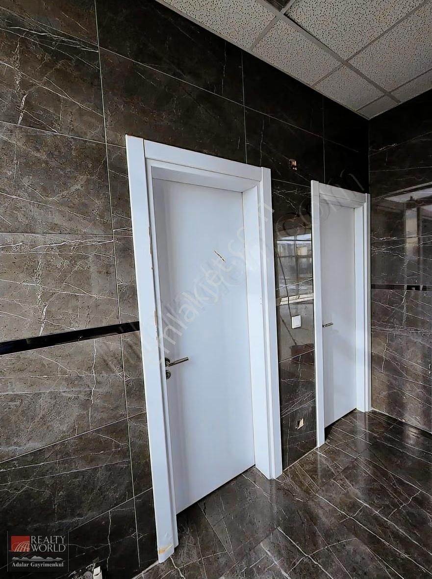 Yüksek Tabela Değeri Sunan Maltepe E-5 Cepheli 300 M2 Kat Ofisi - Görsel 13