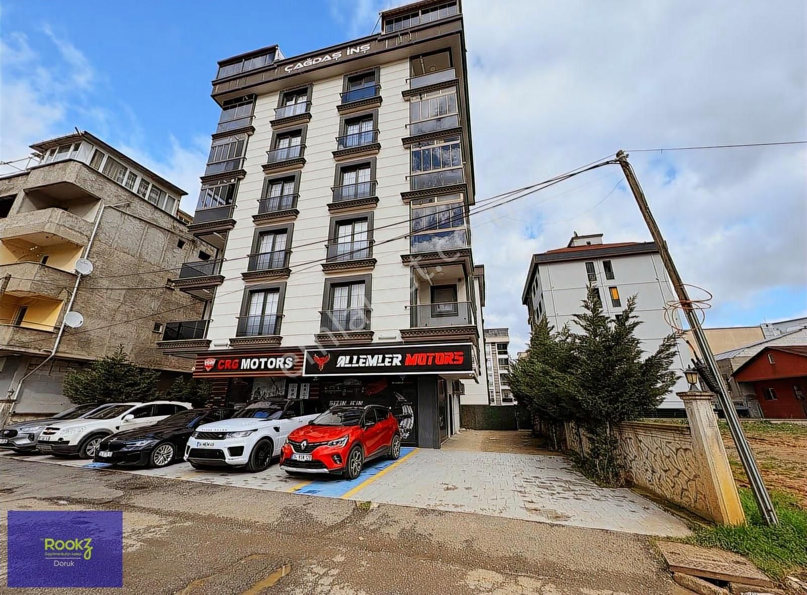 Sultanbeyli Orhangazi Mahallesinde 105 M² Klimalı Eşyalı Dükkan