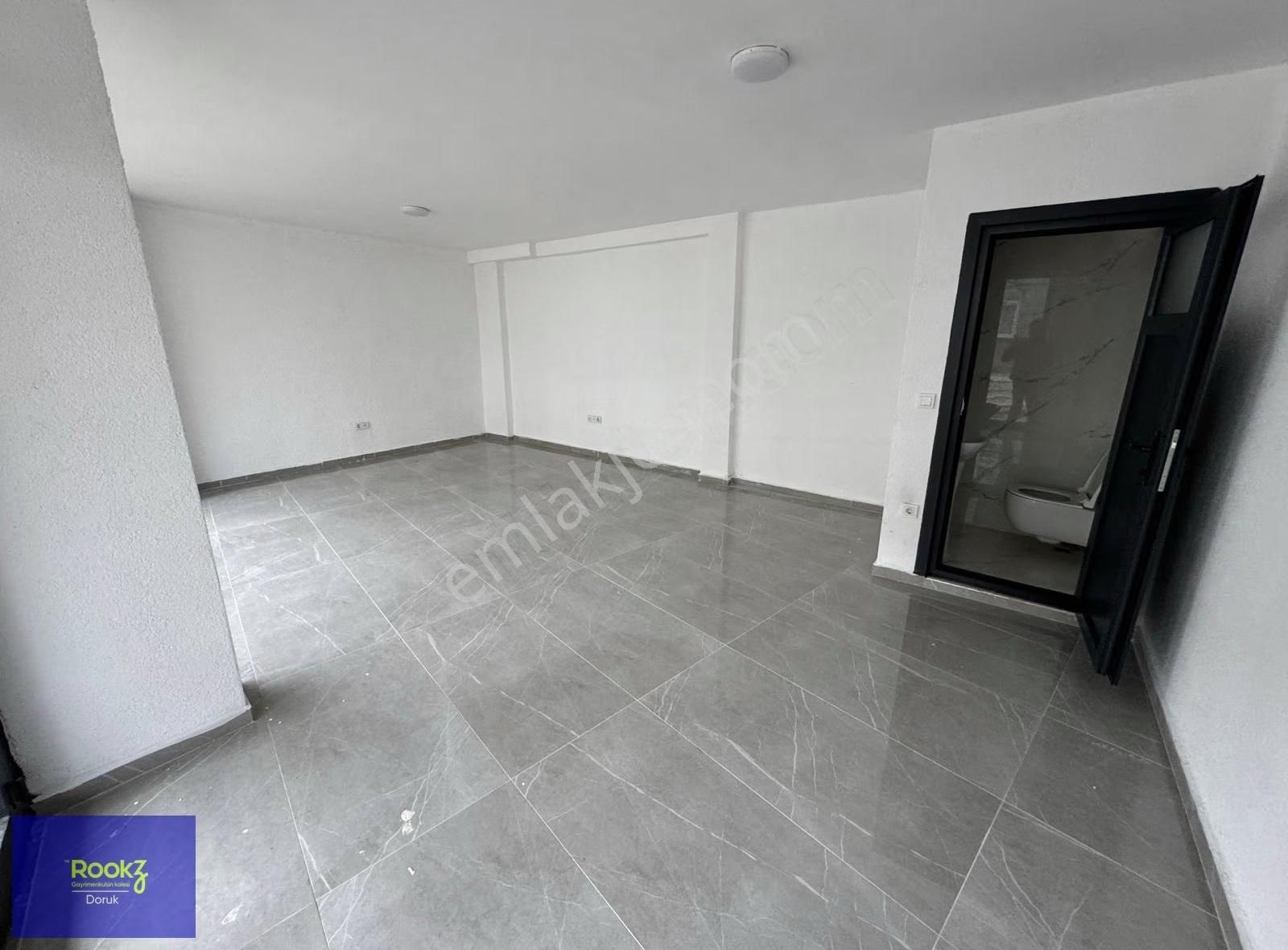 Orhangazi Merkezinde Otoparklı Ve Tabela Değeri Yüksek Dükkan!!! - Görsel 2