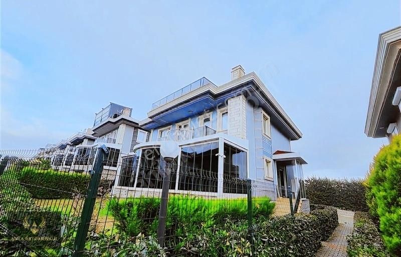 Sapanca Da Havuzlu Göl Manzaralı Sıfır Oturuma Hazır İskan Villa - Görsel 5