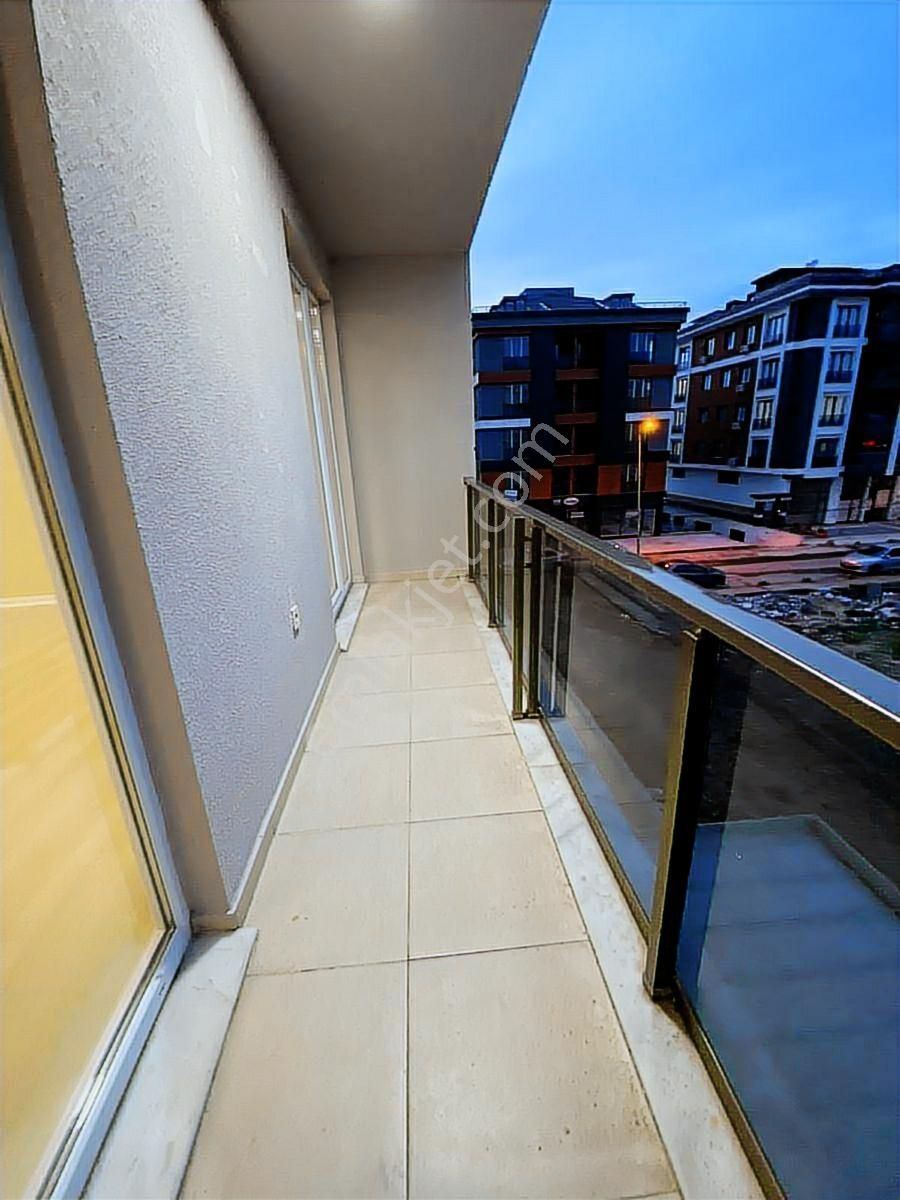 Beylıkdüzünde 2+1 100 M2 2 Kat Satılık - Görsel 3