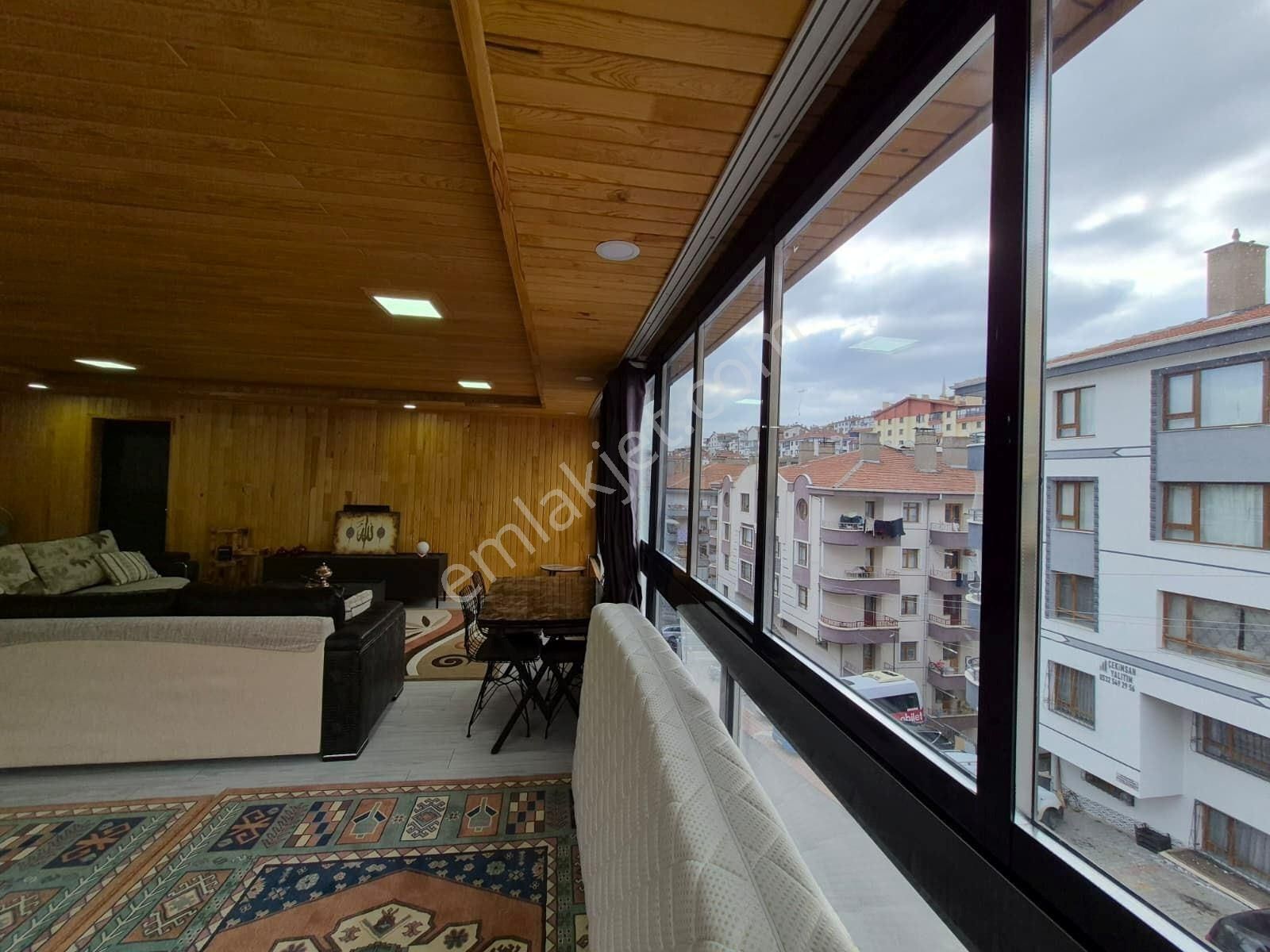 Kuşcağız Mah. Cadde Üzeri 4+1 + Kapalı Teras Dübleks - Görsel 2