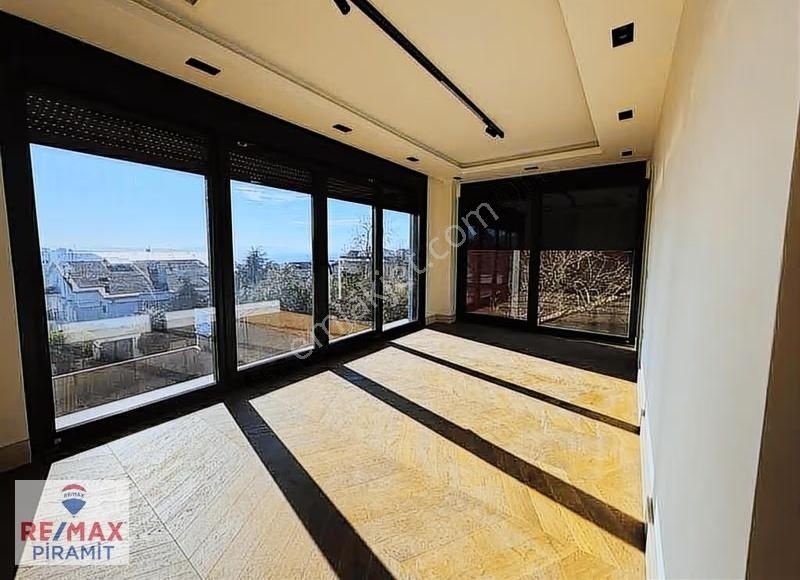 Deniz Manzaralı Isıtmalı Havuzlu Asansörlü Ultra Lüks Villa - Görsel 34