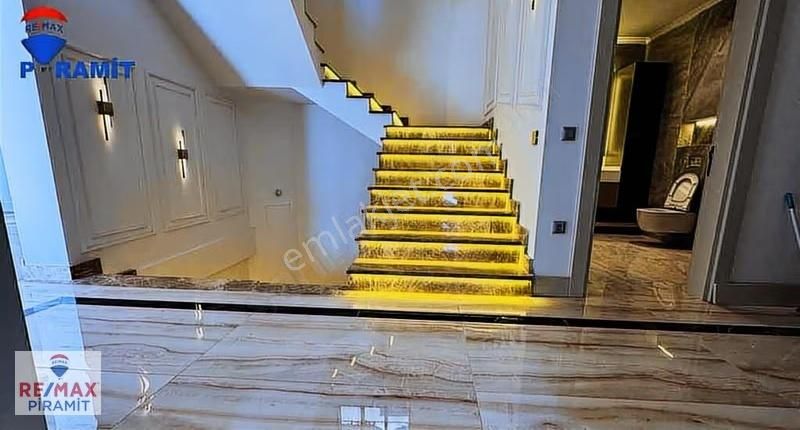 Deniz Manzaralı Isıtmalı Havuzlu Asansörlü Ultra Lüks Villa - Görsel 10