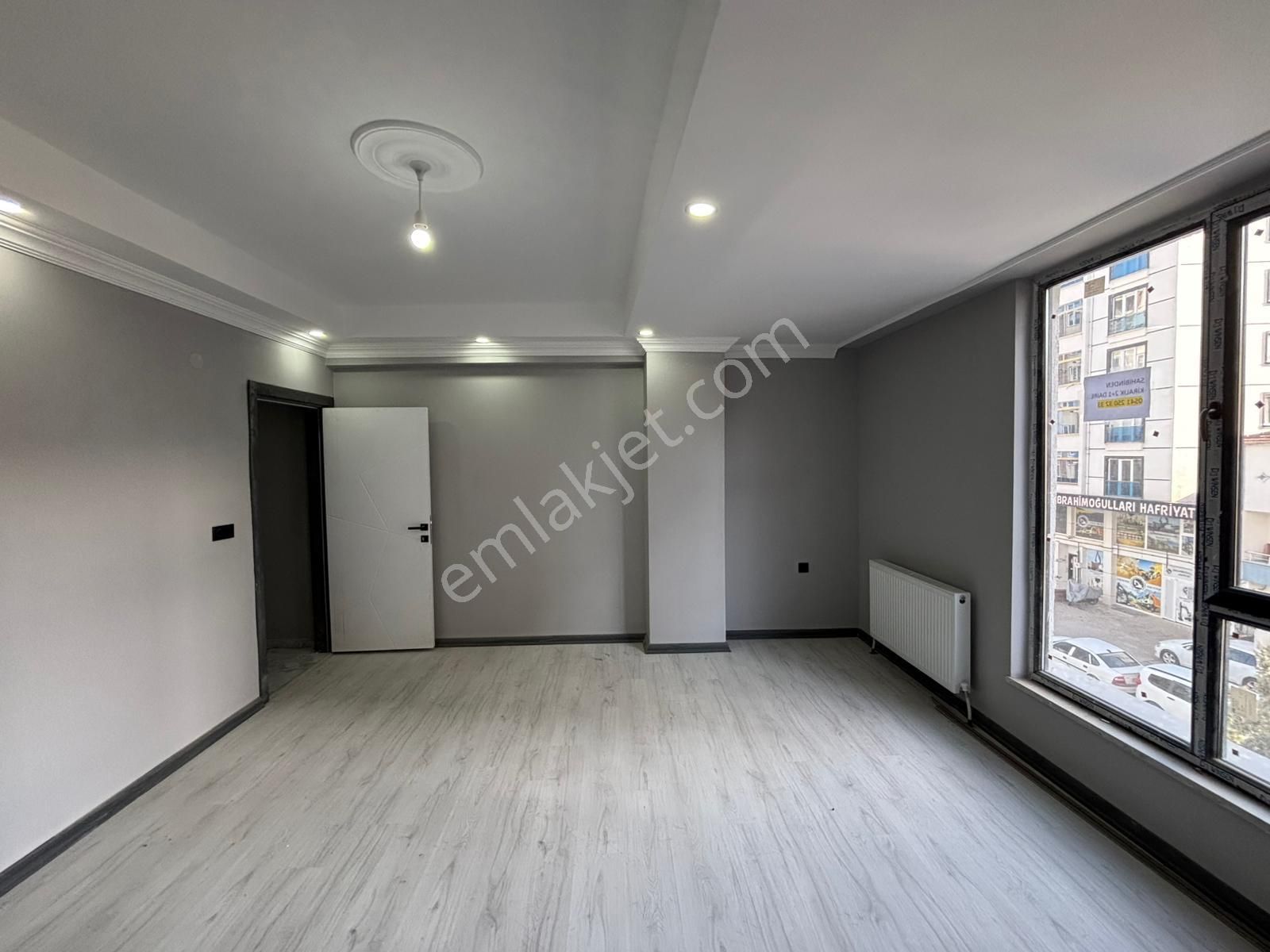 **eryıldız İnşaat'tan**acil Cadde Üstünde İskanlı Sıfır Lüks 2+1