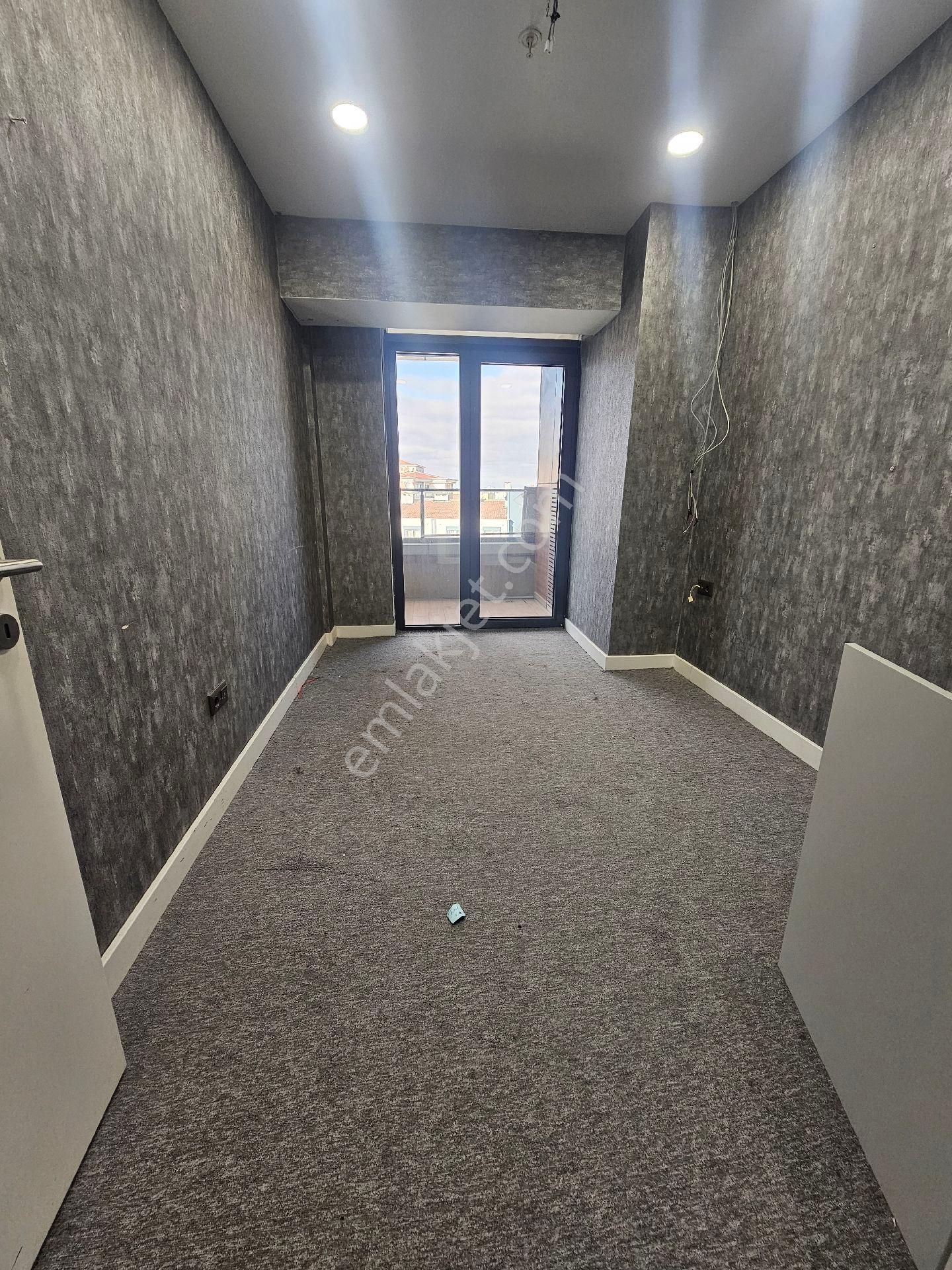 Metrobüsün Dibinde Satılık Rezidans - Görsel 12