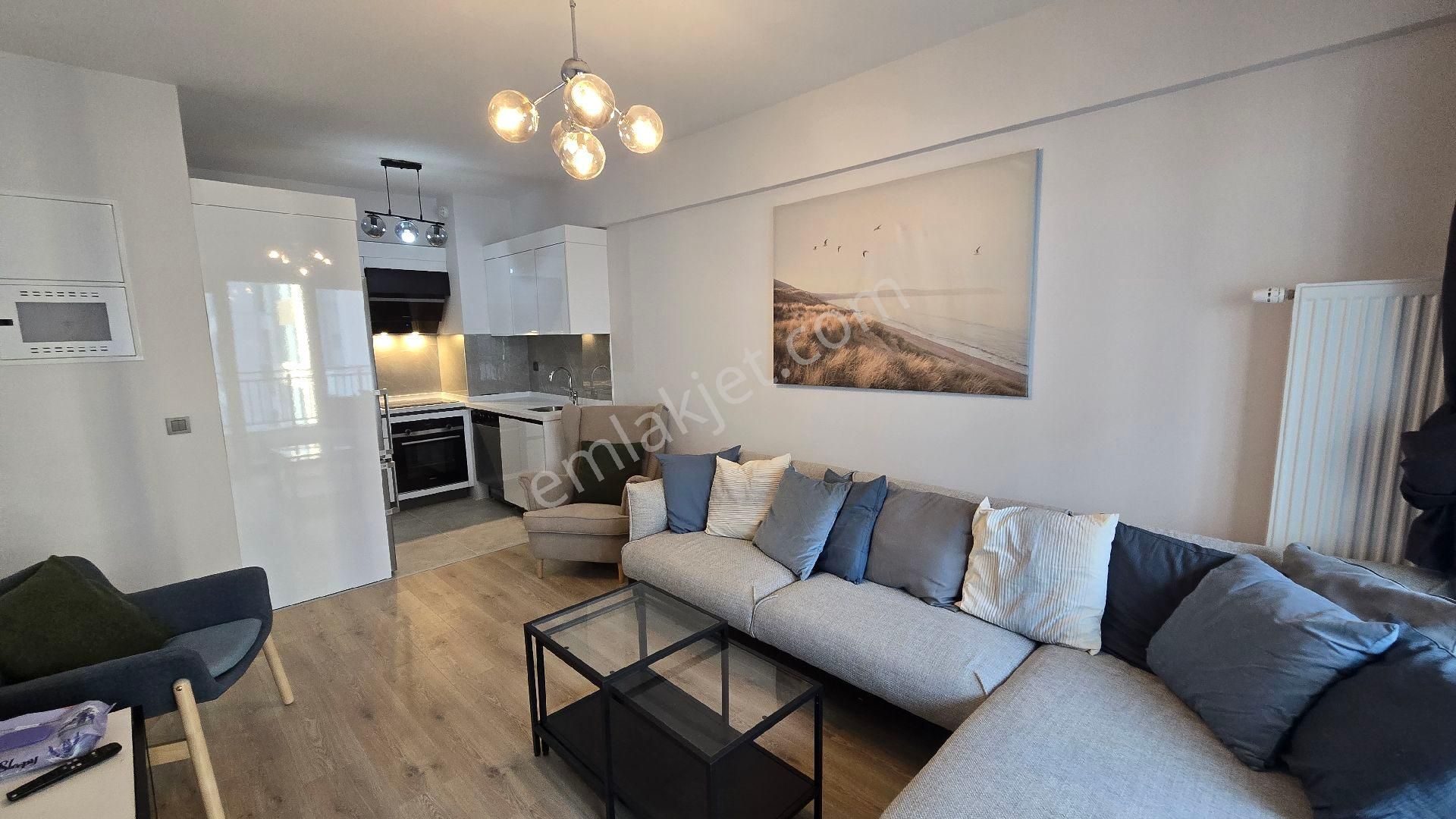 Sahibinden Adnan Kah. Metro 300 Mt Valizini Al Gel