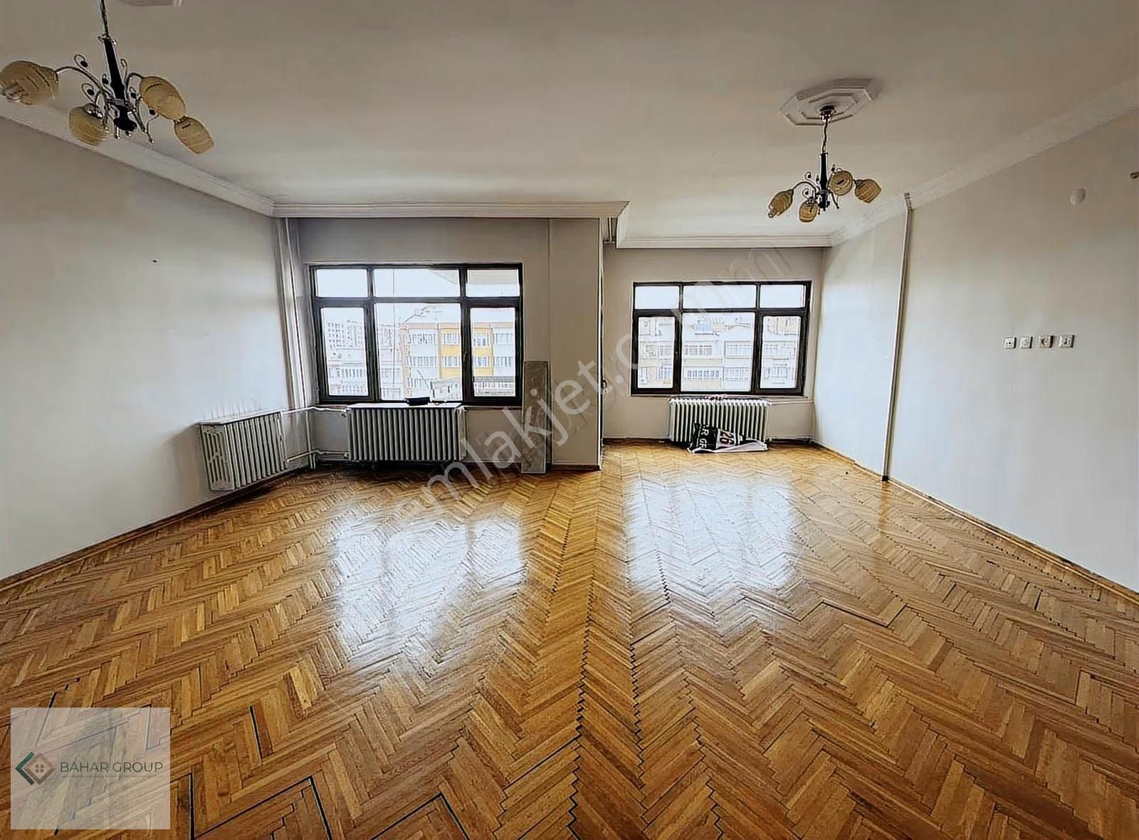 Mükemmel Lokasyonlu Sivas Caddesi Üzeri Geniş 3+1 Kiralık Daire - Görsel 2