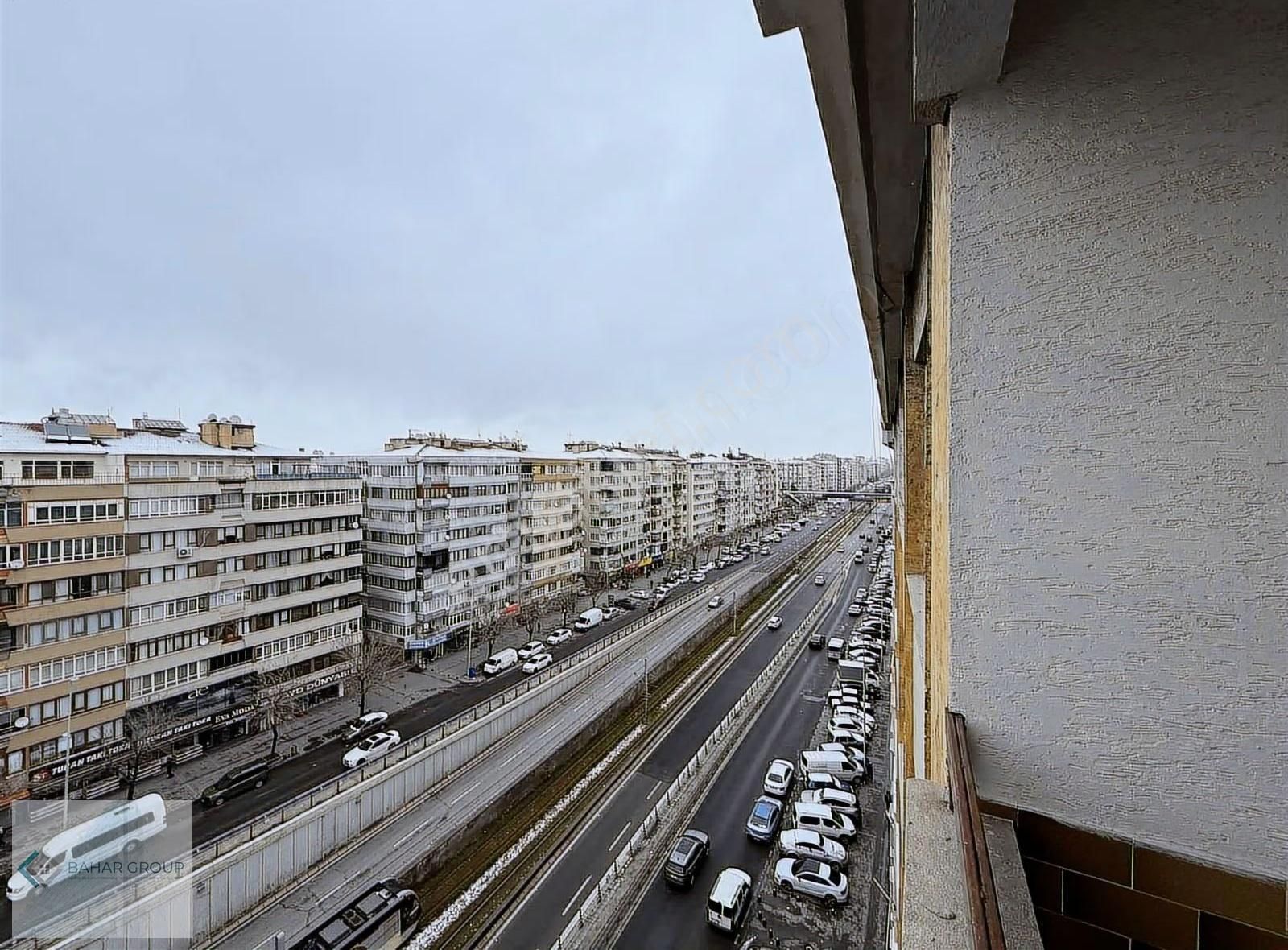 Mükemmel Lokasyonlu Sivas Caddesi Üzeri Geniş 3+1 Kiralık Daire - Görsel 3
