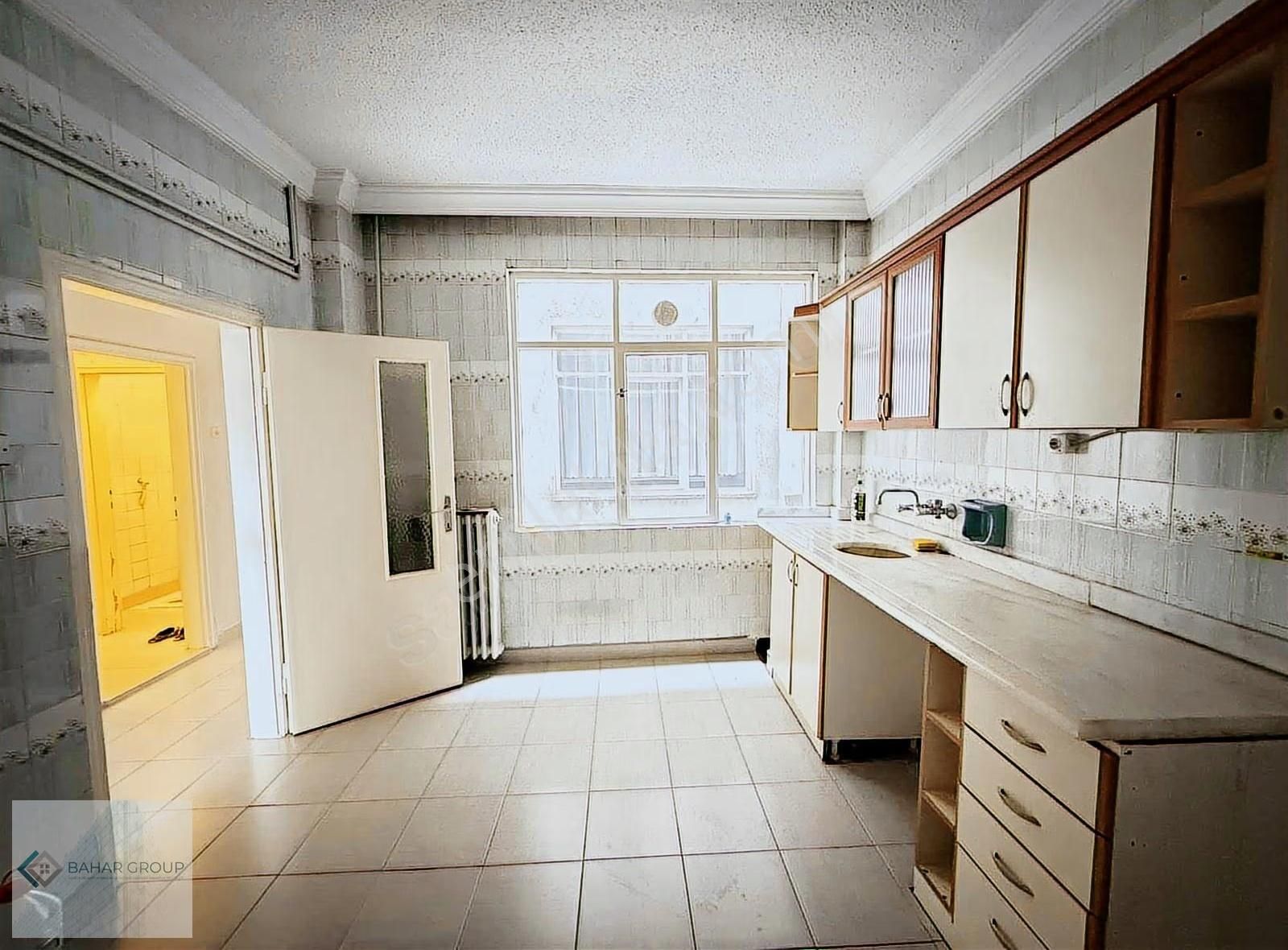 Mükemmel Lokasyonlu Sivas Caddesi Üzeri Geniş 3+1 Kiralık Daire - Görsel 9