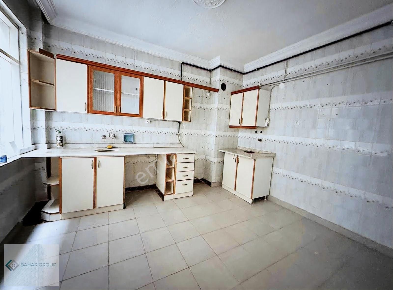 Mükemmel Lokasyonlu Sivas Caddesi Üzeri Geniş 3+1 Kiralık Daire - Görsel 25