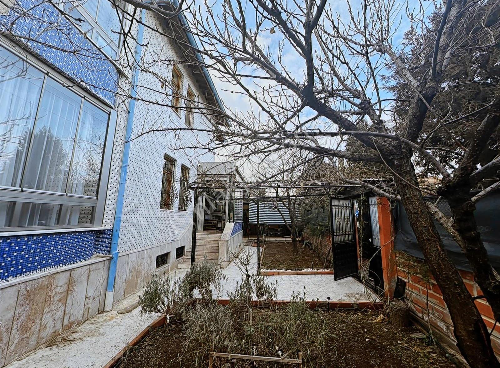 Erenköy De Satılık 7+1 Tribleks Villa 190 Net Bahçeli Otoparklı - Görsel 23