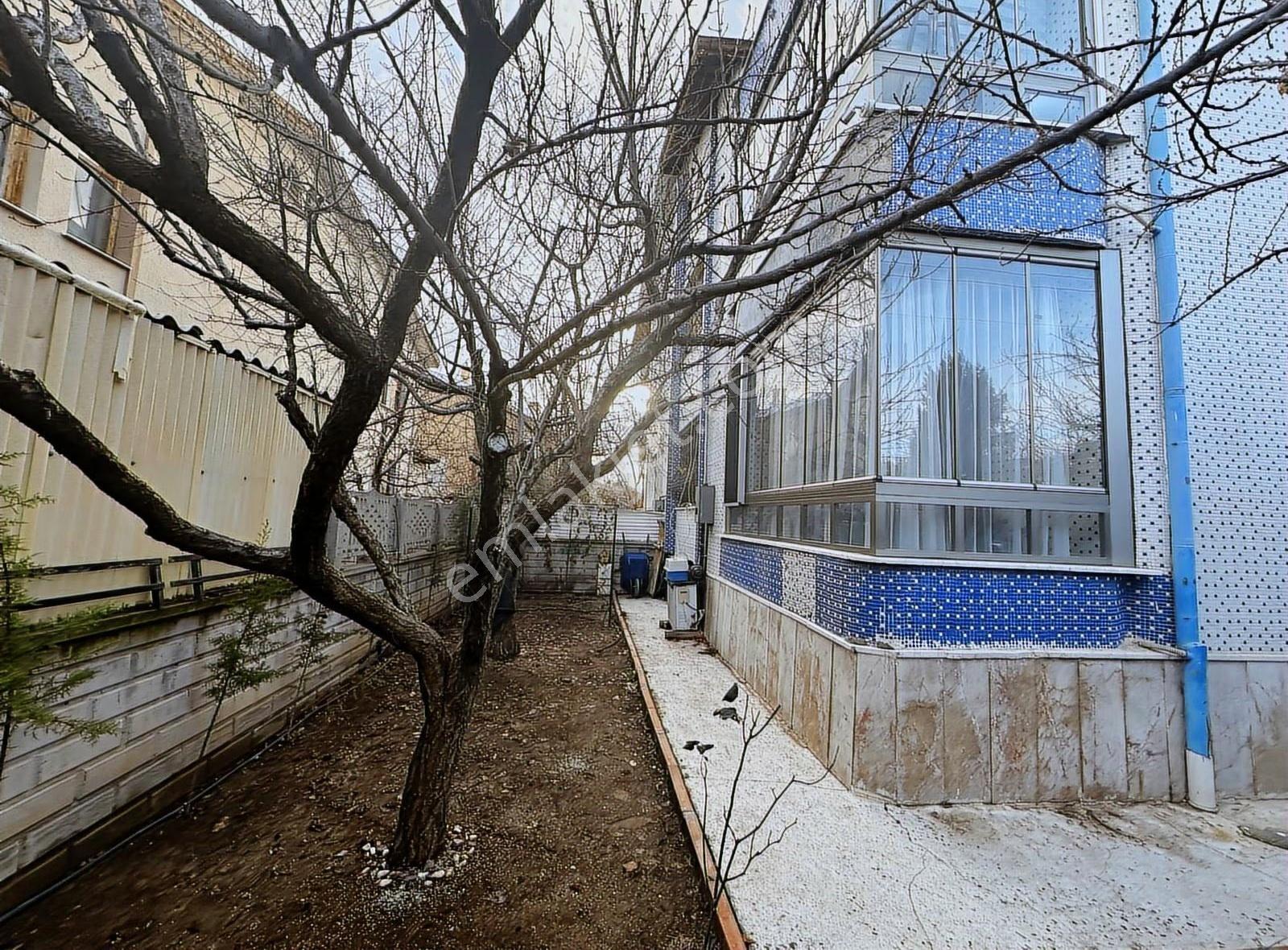 Erenköy De Satılık 7+1 Tribleks Villa 190 Net Bahçeli Otoparklı - Görsel 3
