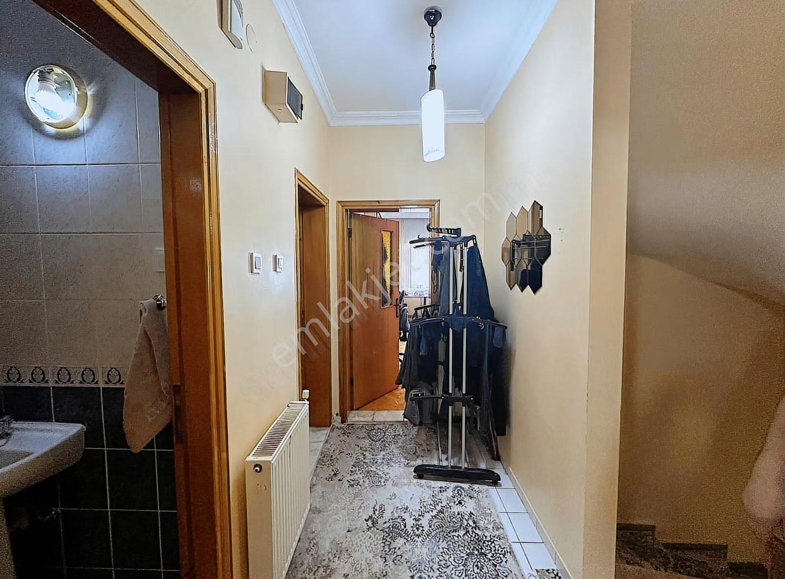 Erenköy De Satılık 7+1 Tribleks Villa 190 Net Bahçeli Otoparklı - Görsel 5