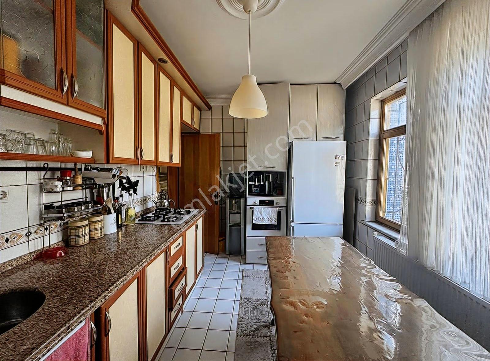 Erenköy De Satılık 7+1 Tribleks Villa 190 Net Bahçeli Otoparklı - Görsel 8