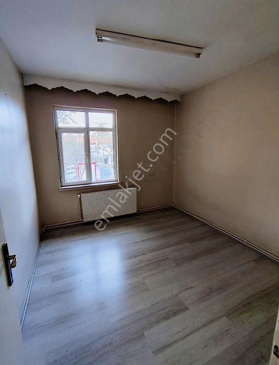 Malazgirt'te Yalıtımlı, 2. Kat 3+1 Satılık Daire - Görsel 14