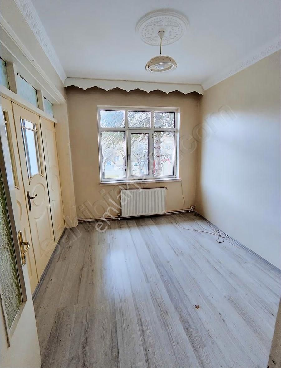 Malazgirt'te Yalıtımlı, 2. Kat 3+1 Satılık Daire - Görsel 5