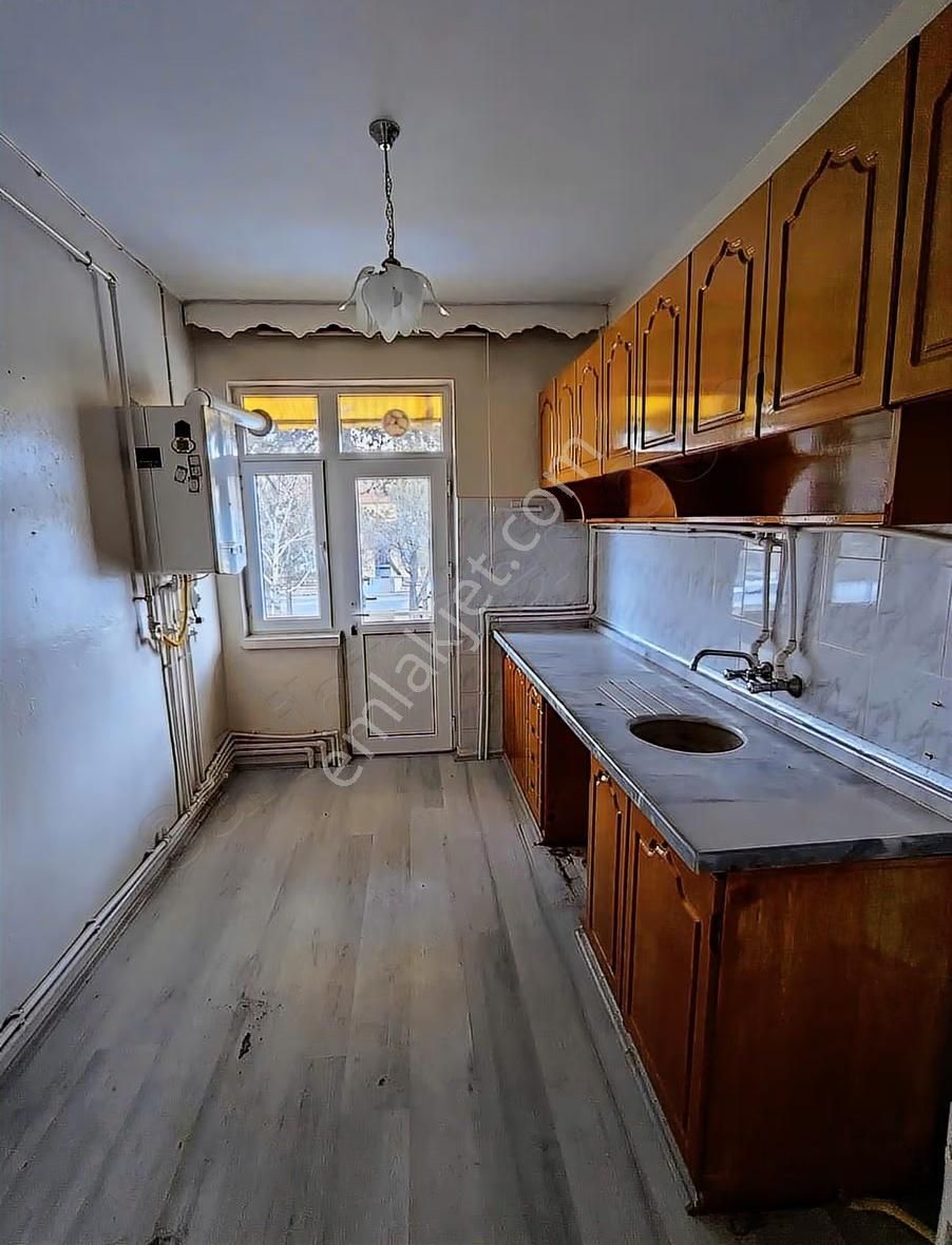 Malazgirt'te Yalıtımlı, 2. Kat 3+1 Satılık Daire - Görsel 4