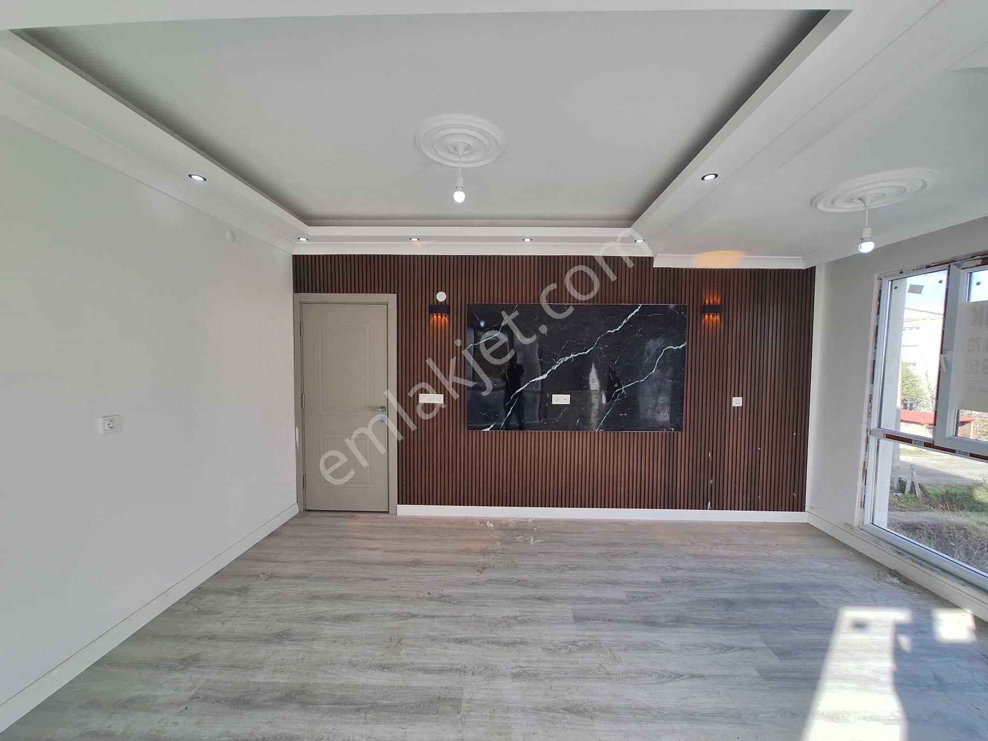 **eryıldız Gayrimenkul'den**bahçelievler Mah.merkezde Lüks 2+1 Daire Fuul Güney Cephe