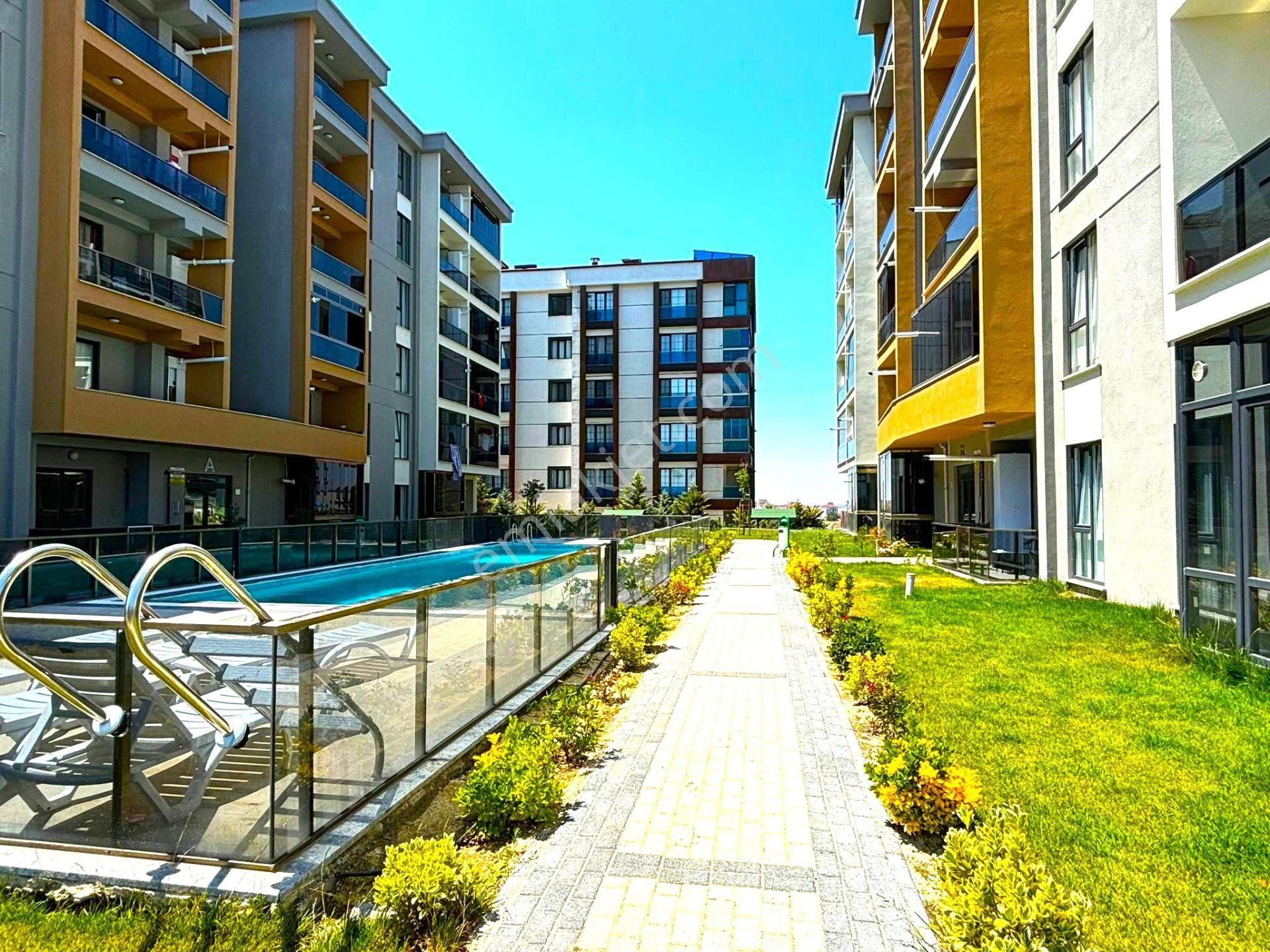 **eryıldız Emlak'tan**hepy Life 2 Sitesinde**7/24 Güvenlikli Havuzlu,hamam & Saunalı Ultra Lüks 1+1 - Görsel 3
