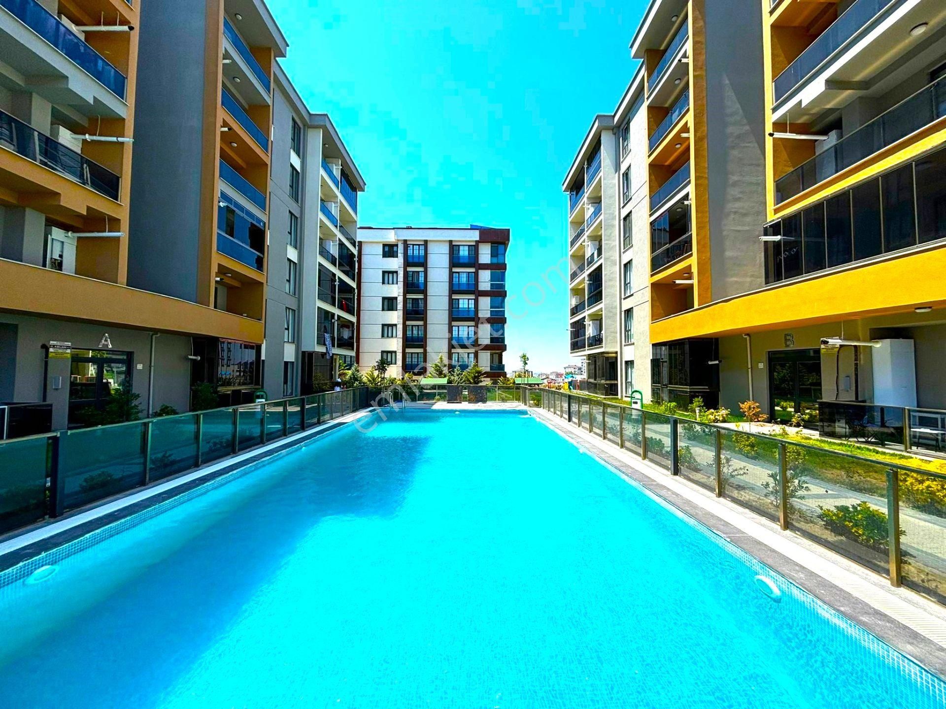 **eryıldız Emlak'tan**hepy Life 2 Sitesinde**7/24 Güvenlikli Havuzlu,hamam & Saunalı Ultra Lüks 1+1