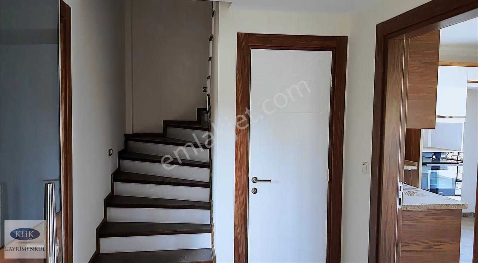 Menderes Merkezde Satılık 4+1 Site İçi Satılık Tripleks Villa - Görsel 2