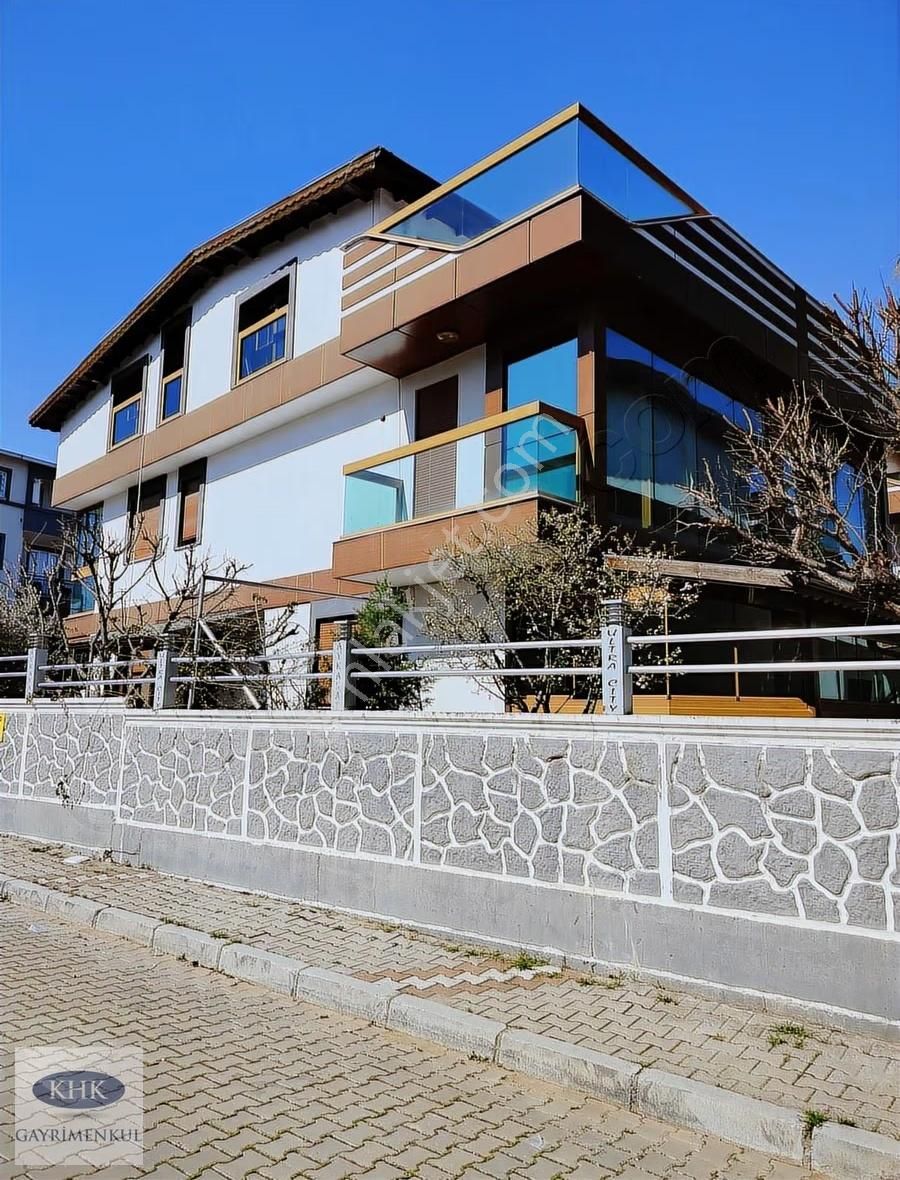 Menderes Merkezde Satılık 4+1 Site İçi Satılık Tripleks Villa - Görsel 17